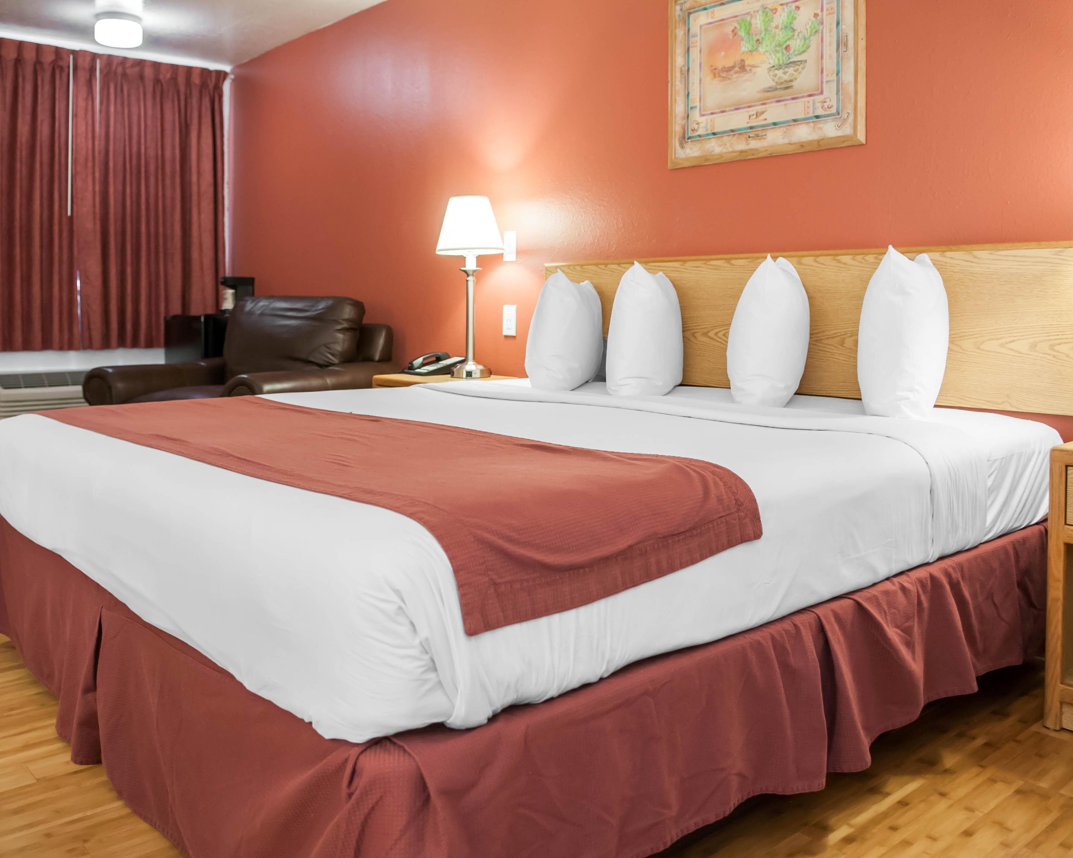 Econo Lodge Albuquerque Old Town - Image 2
