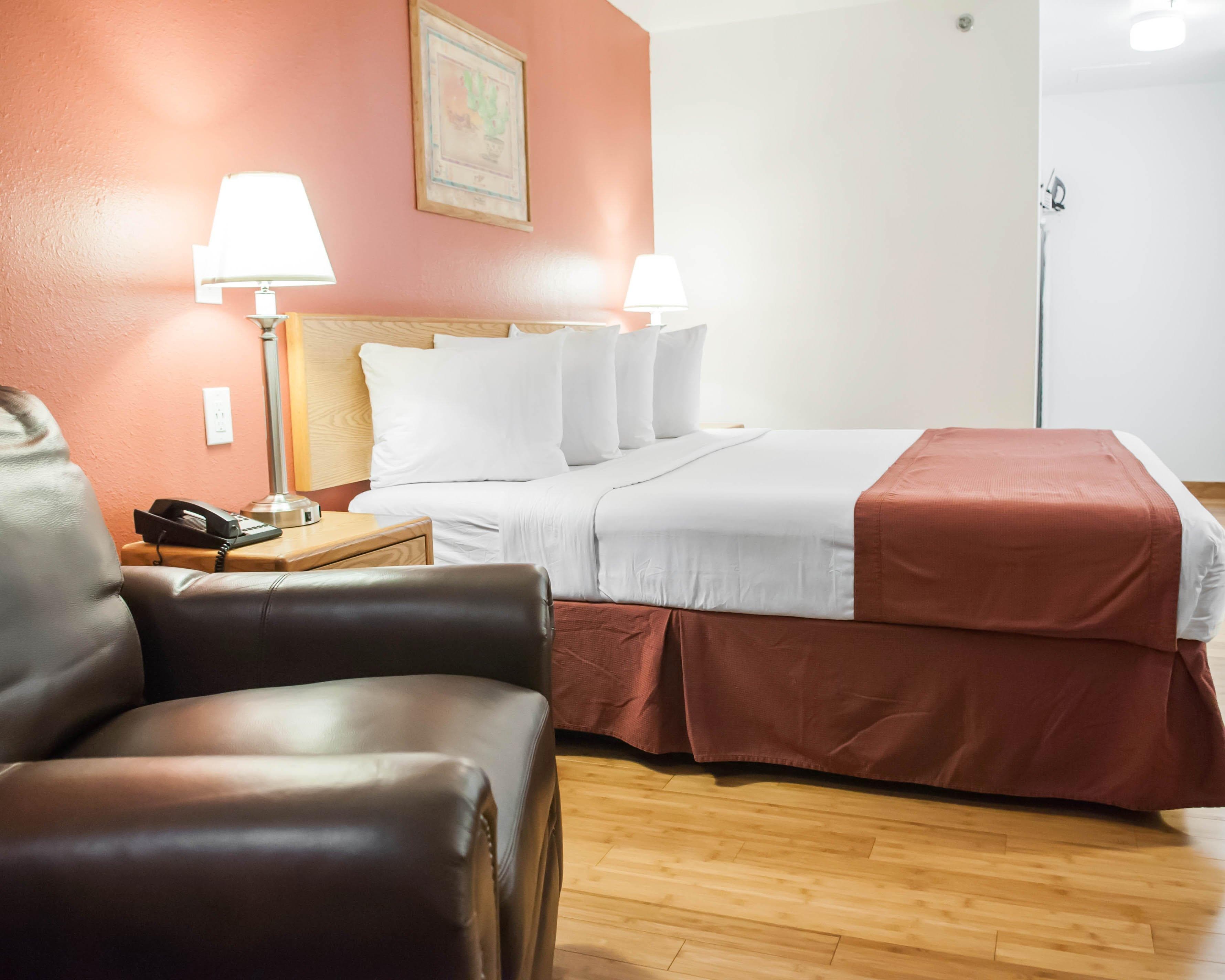 Econo Lodge Albuquerque Old Town - Image 3