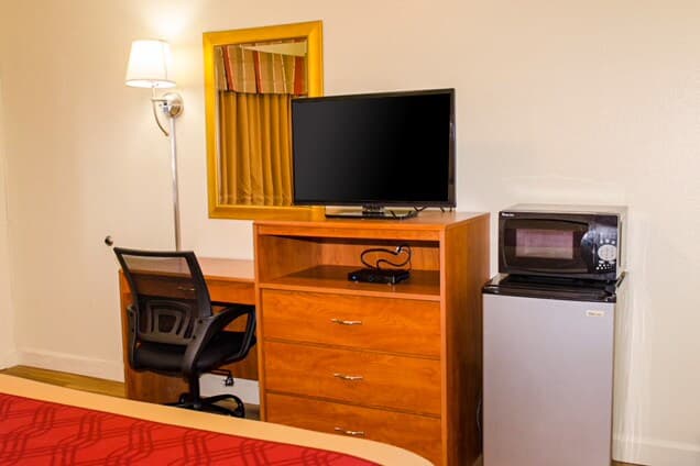 Econo Lodge Albuquerque East — 8