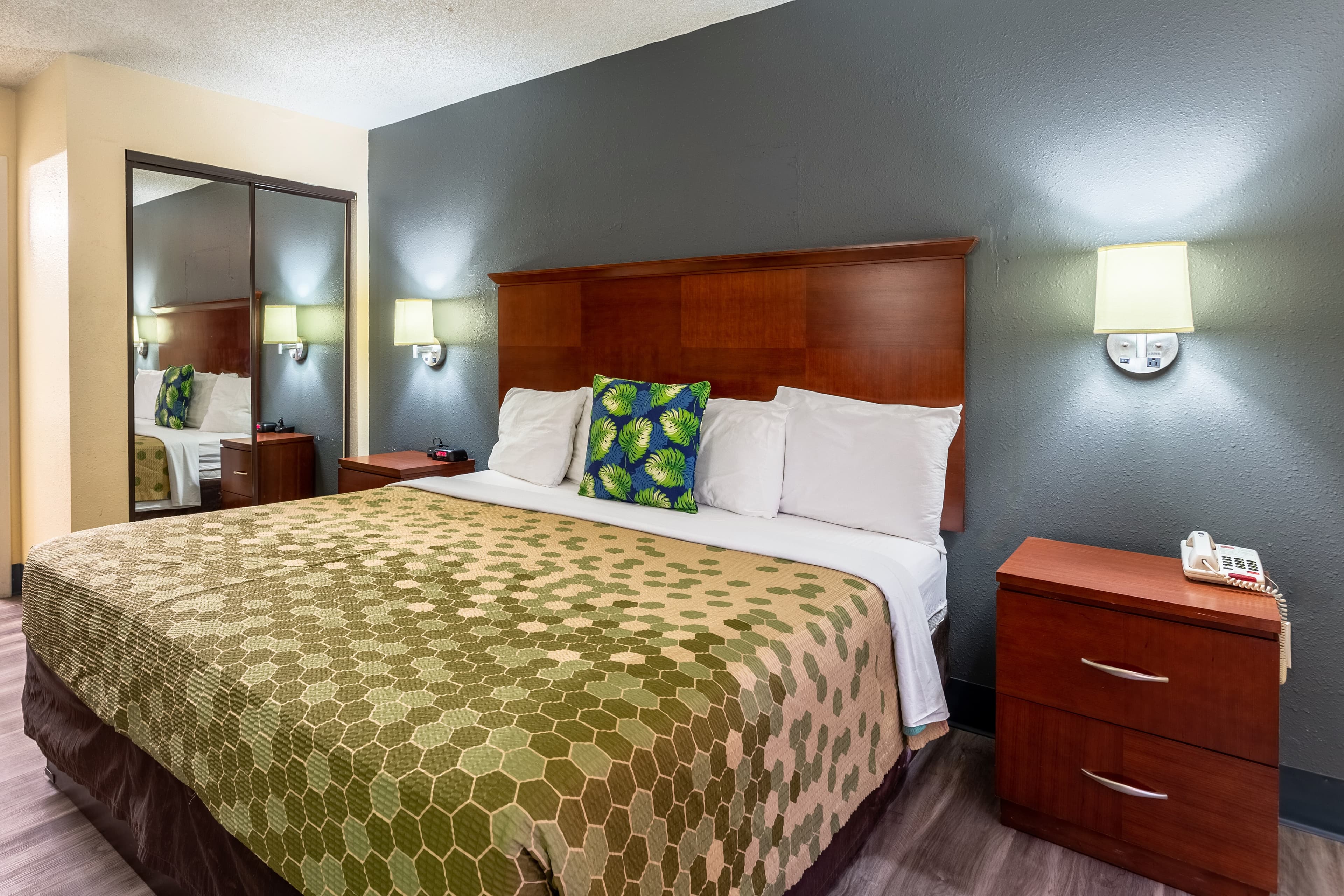 Econo Lodge Gallup West — 8