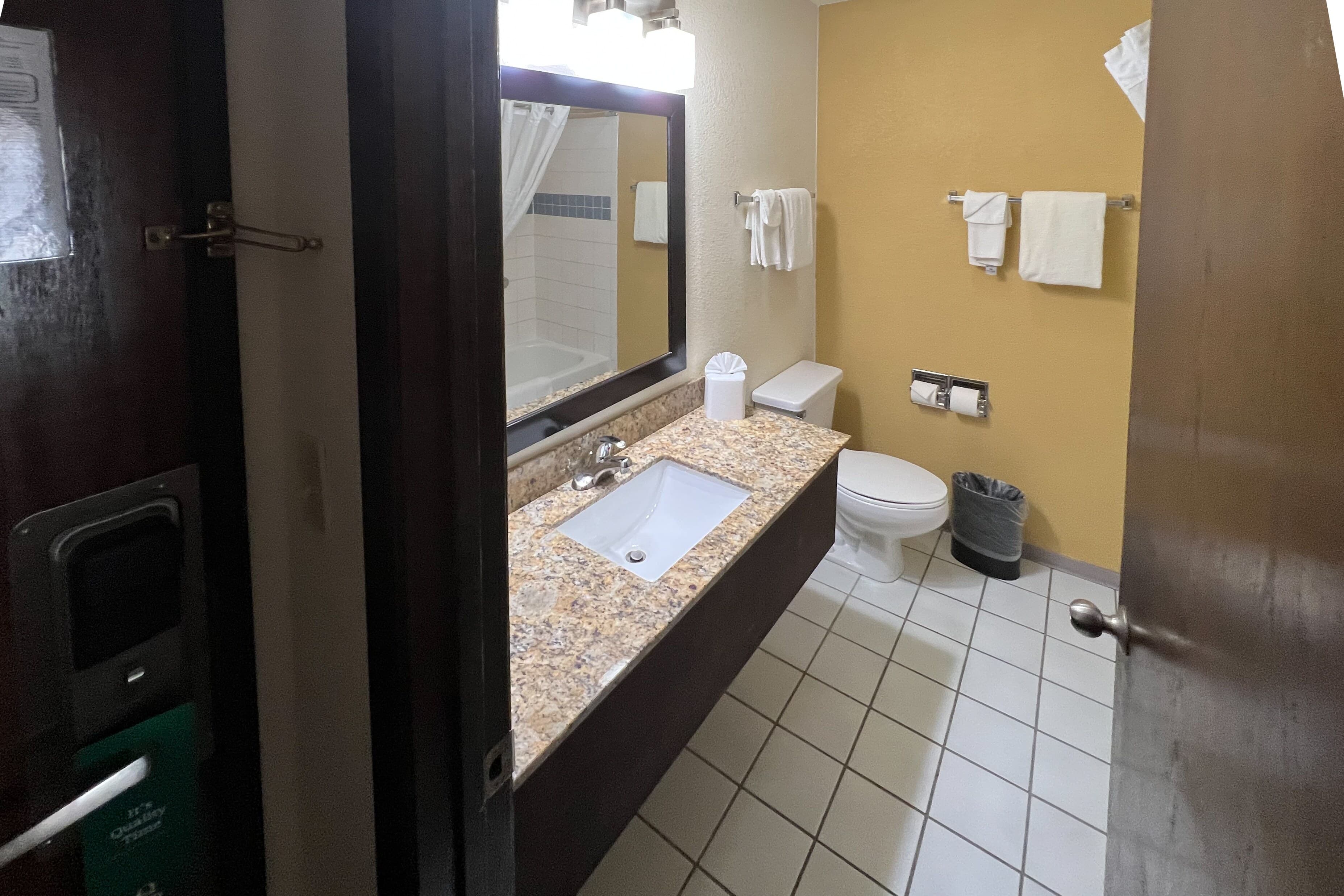 Quality Inn & Suites Farmington - Image 4