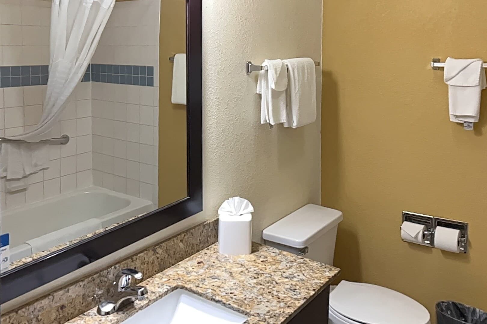 Quality Inn & Suites Farmington - Image 5