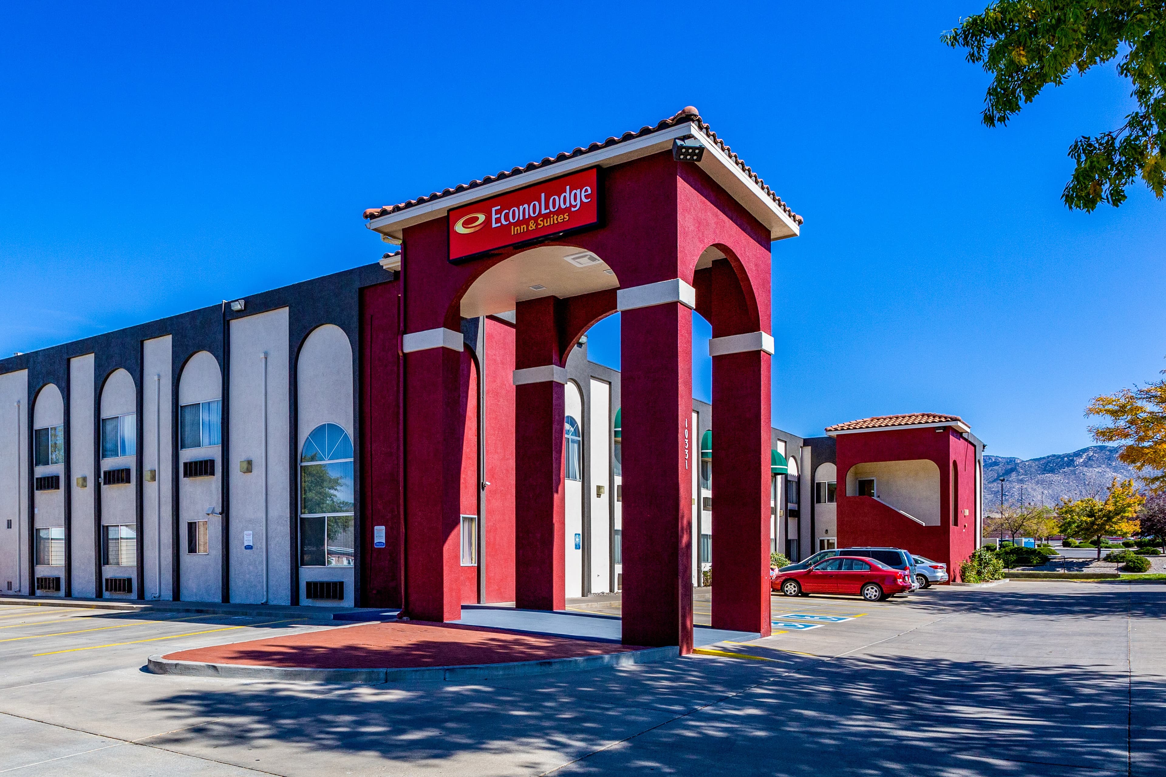 Econo Lodge Inn & Suites Albuquerque East I-40 Eubank Exit - Image 1