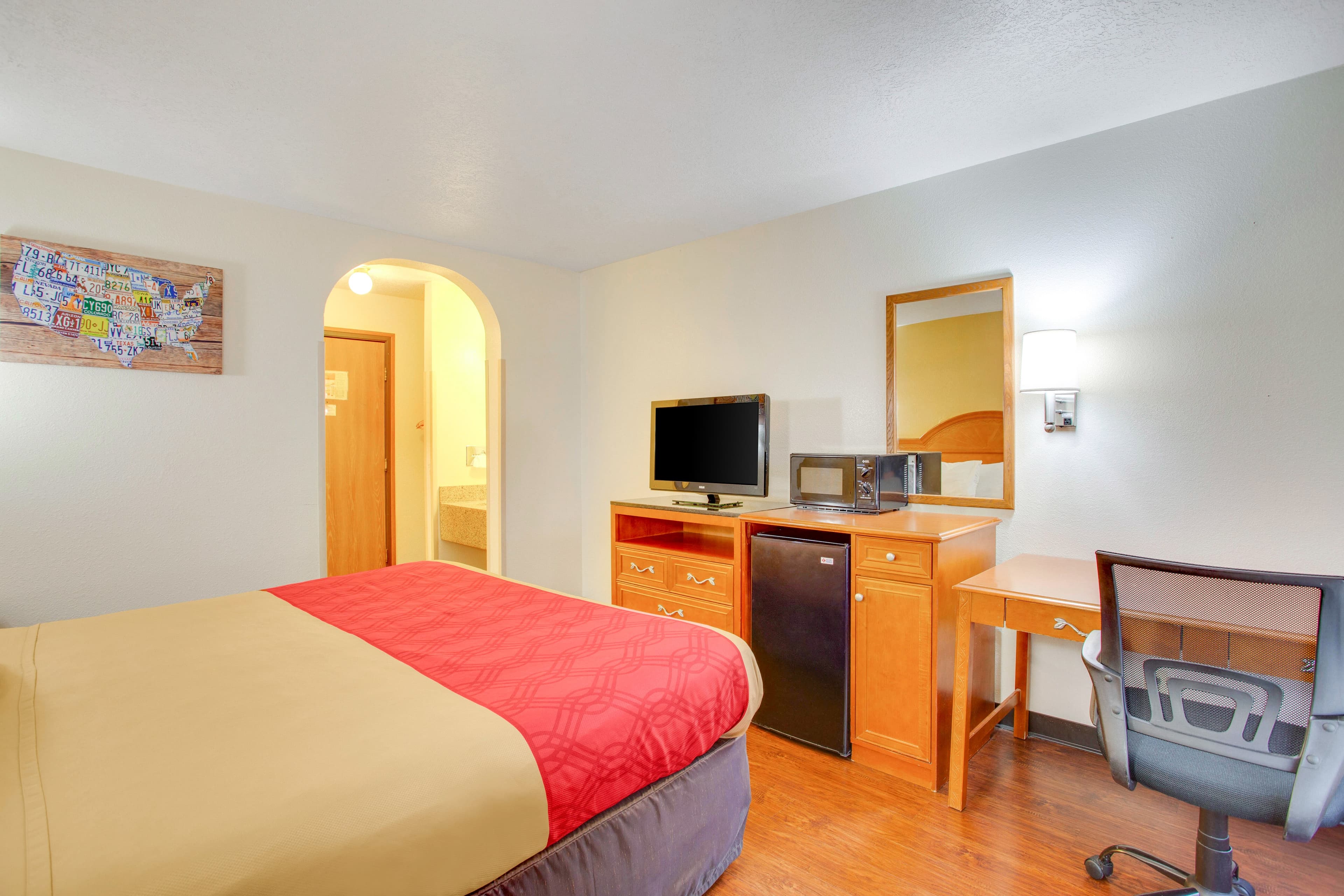 Econo Lodge Inn & Suites Albuquerque East I-40 Eubank Exit - Image 3