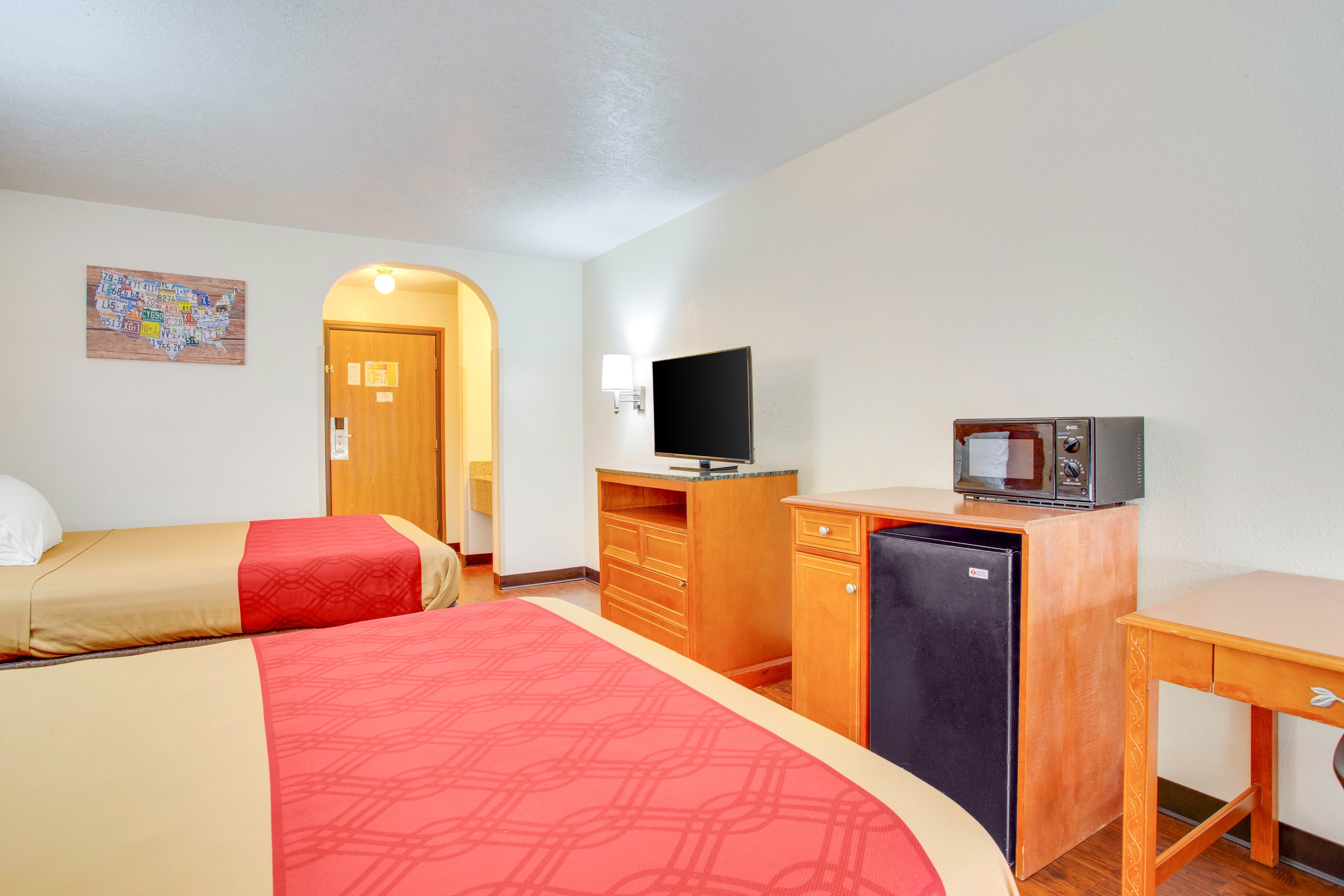 Econo Lodge Inn & Suites Albuquerque East I-40 Eubank Exit — 12