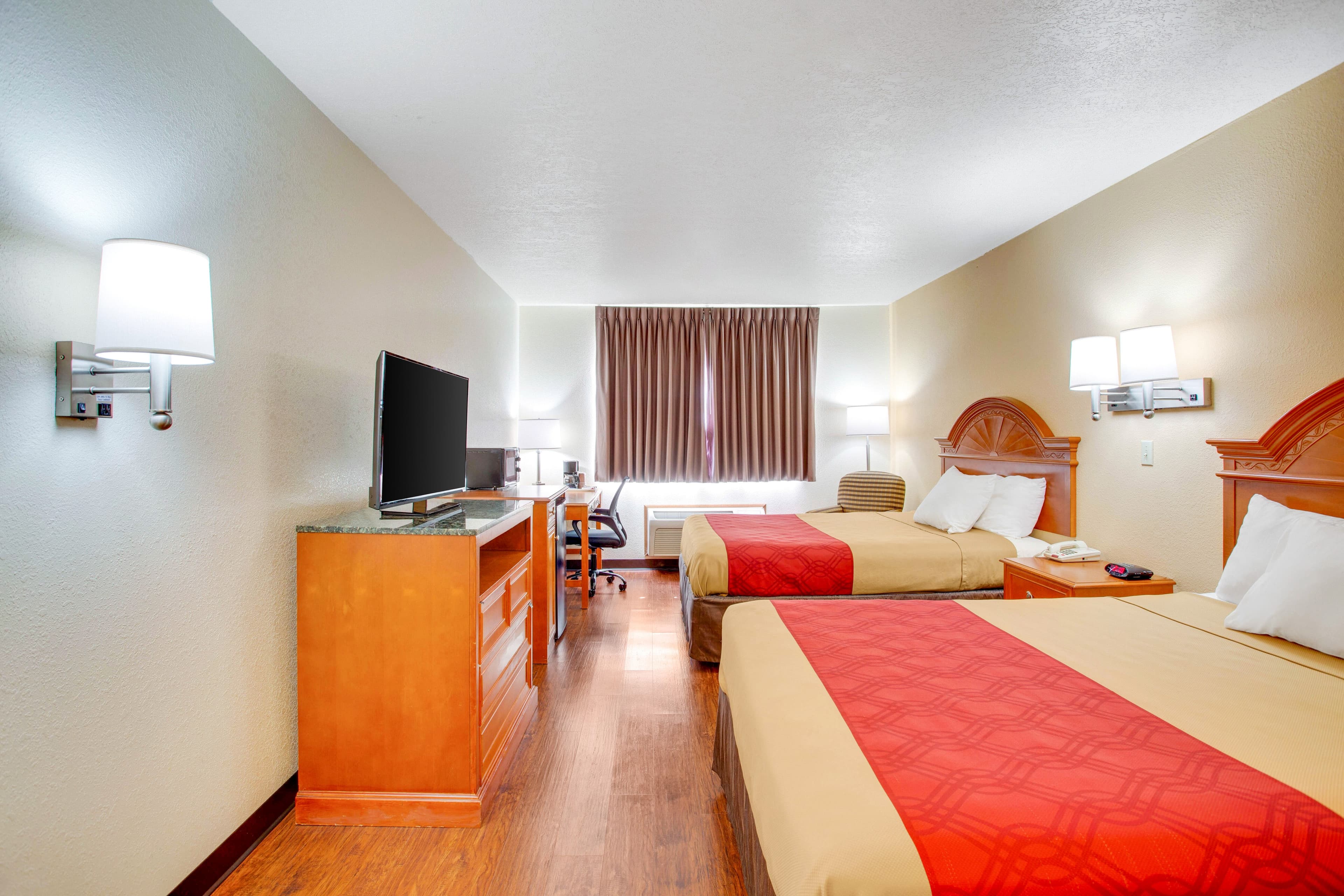 Econo Lodge Inn & Suites Albuquerque East I-40 Eubank Exit — 14