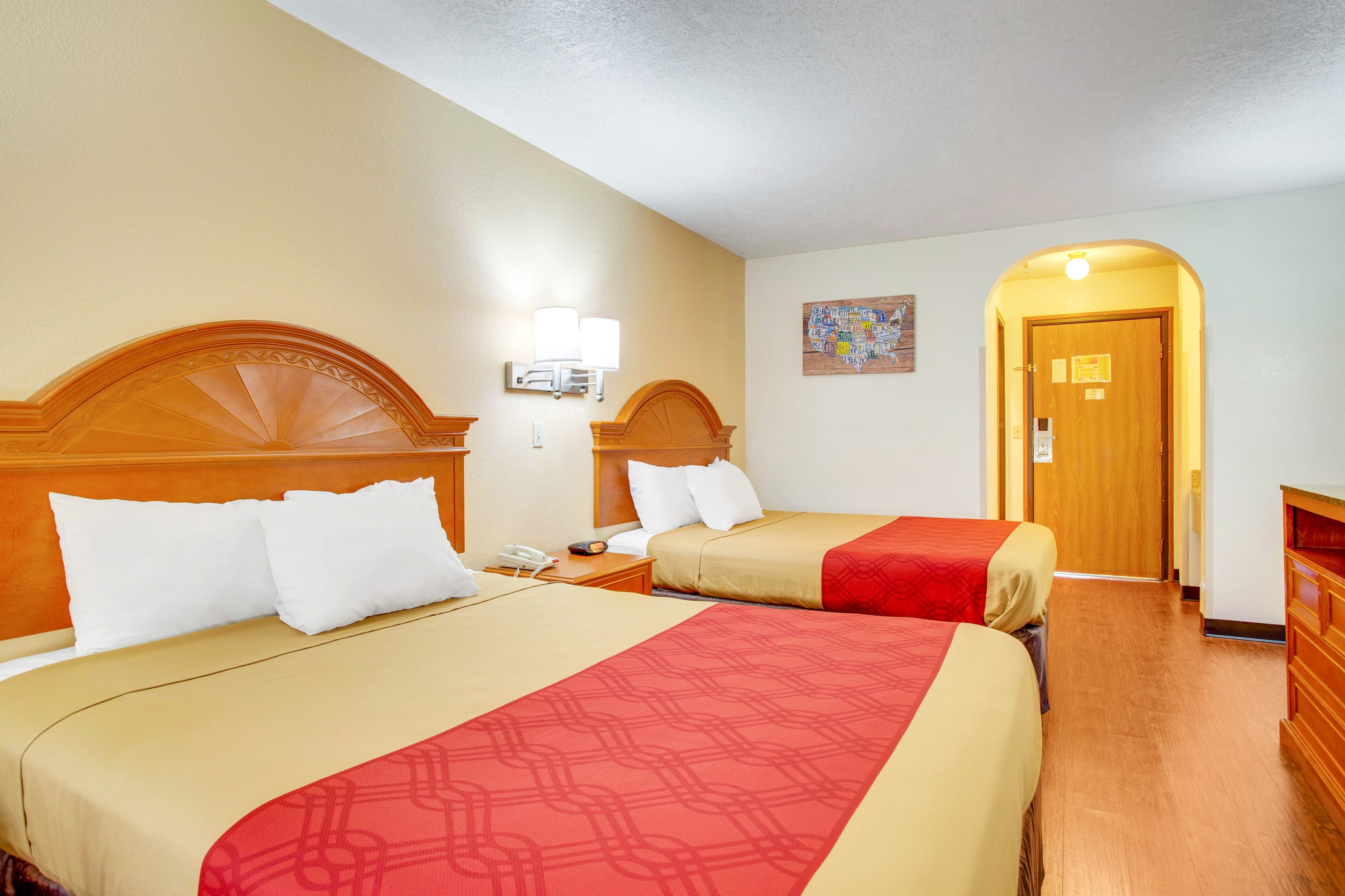 Econo Lodge Inn & Suites Albuquerque East I-40 Eubank Exit — 15