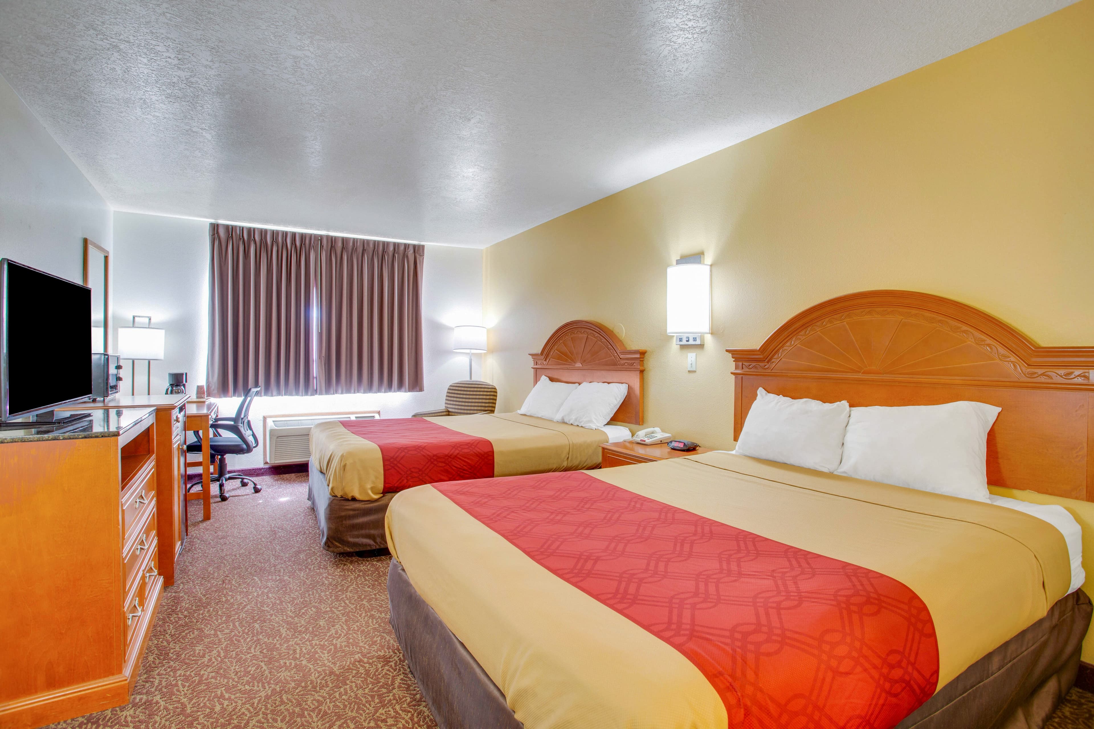 Econo Lodge Inn & Suites Albuquerque East I-40 Eubank Exit — 11