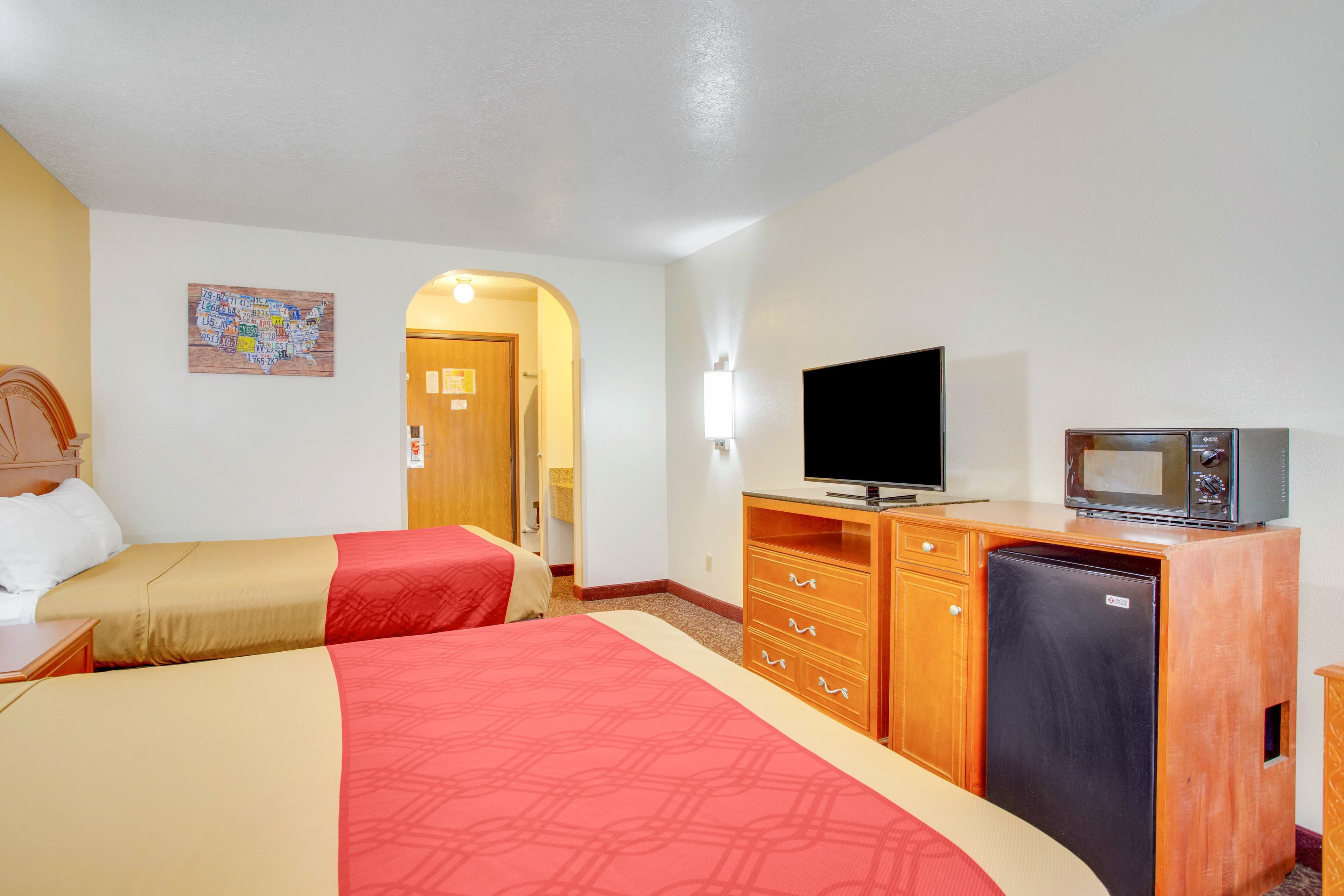 Econo Lodge Inn & Suites Albuquerque East I-40 Eubank Exit — 13