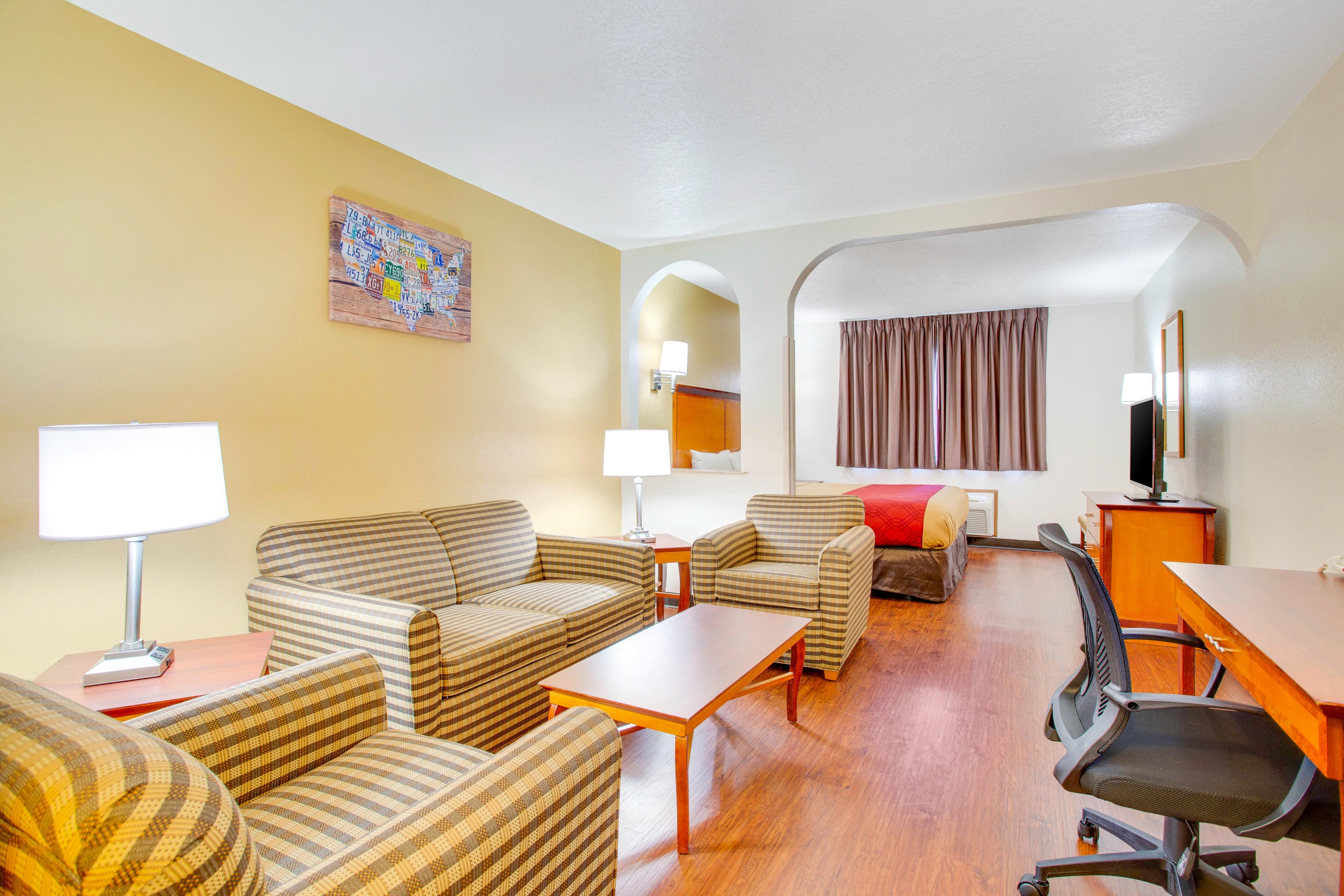 Econo Lodge Inn & Suites Albuquerque East I-40 Eubank Exit — 17