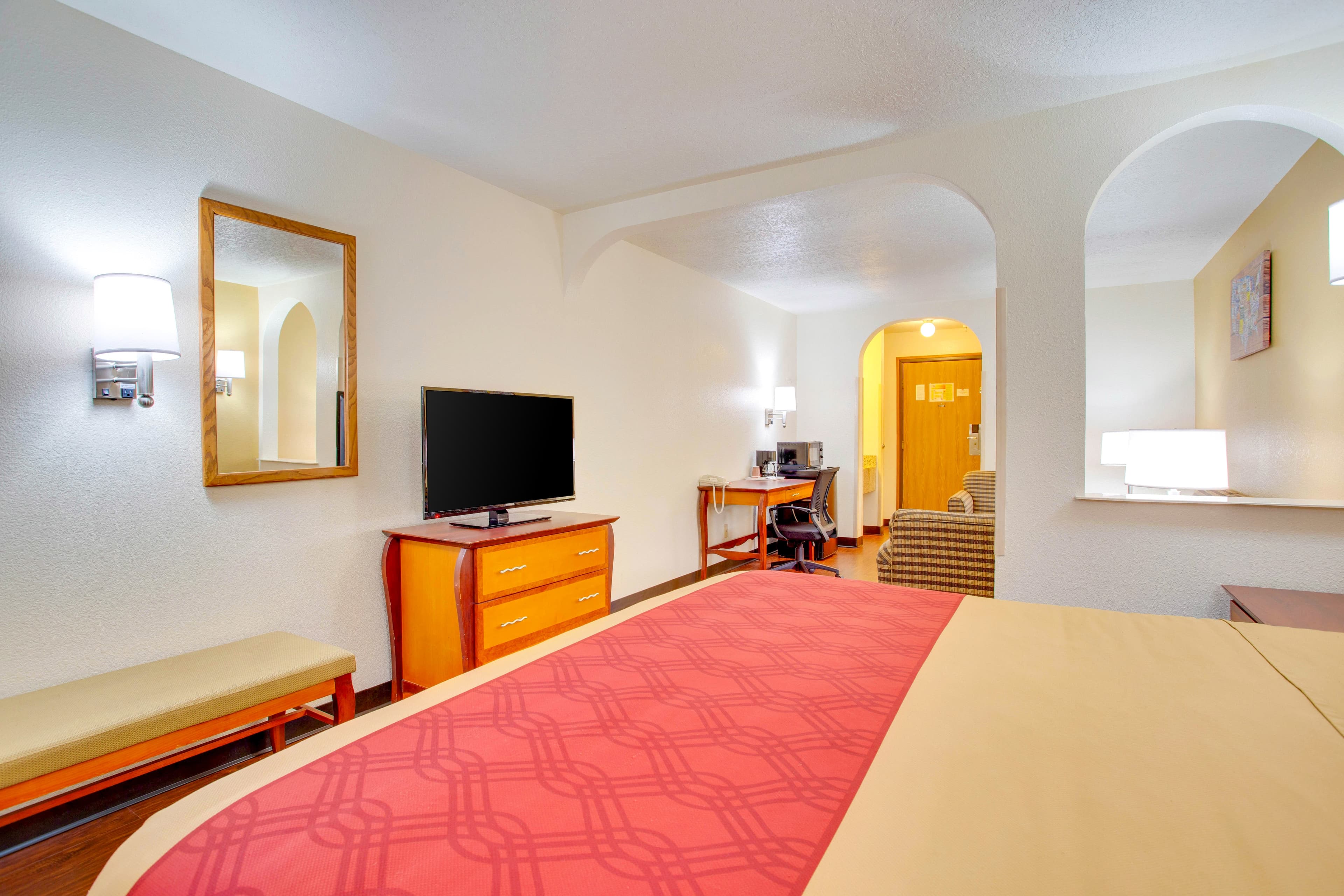 Econo Lodge Inn & Suites Albuquerque East I-40 Eubank Exit — 18