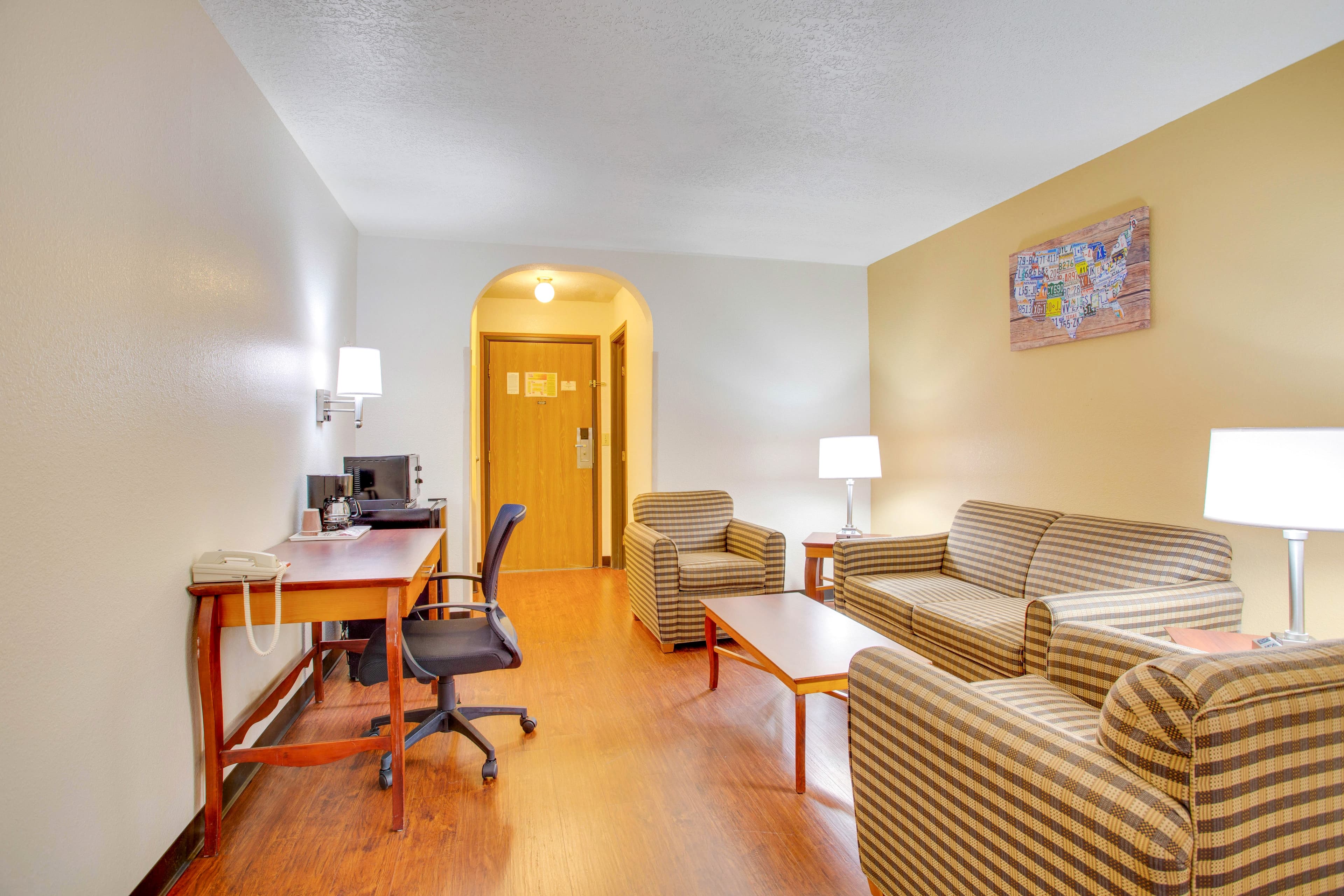 Econo Lodge Inn & Suites Albuquerque East I-40 Eubank Exit — 19