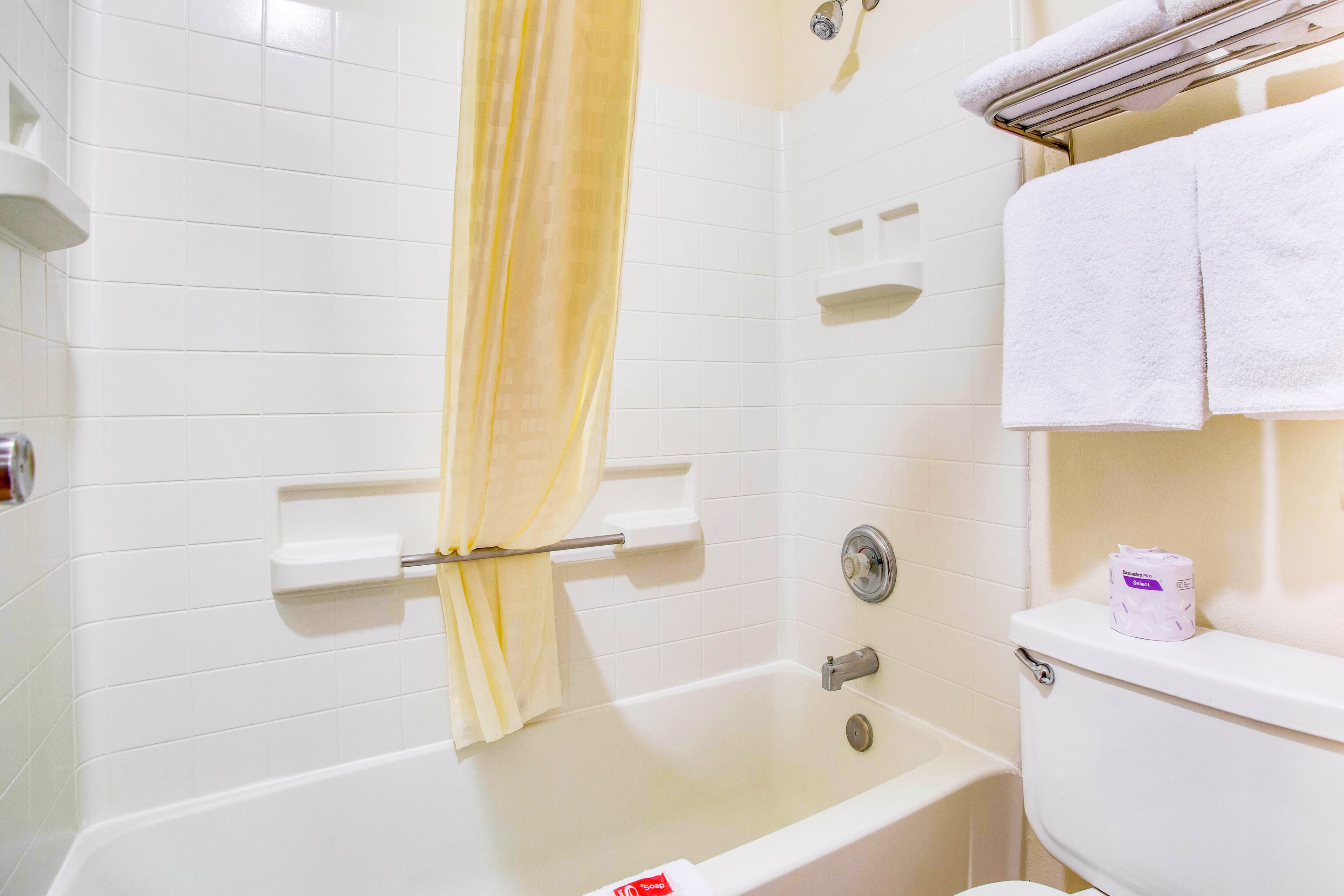 Econo Lodge Inn & Suites Albuquerque East I-40 Eubank Exit — 20