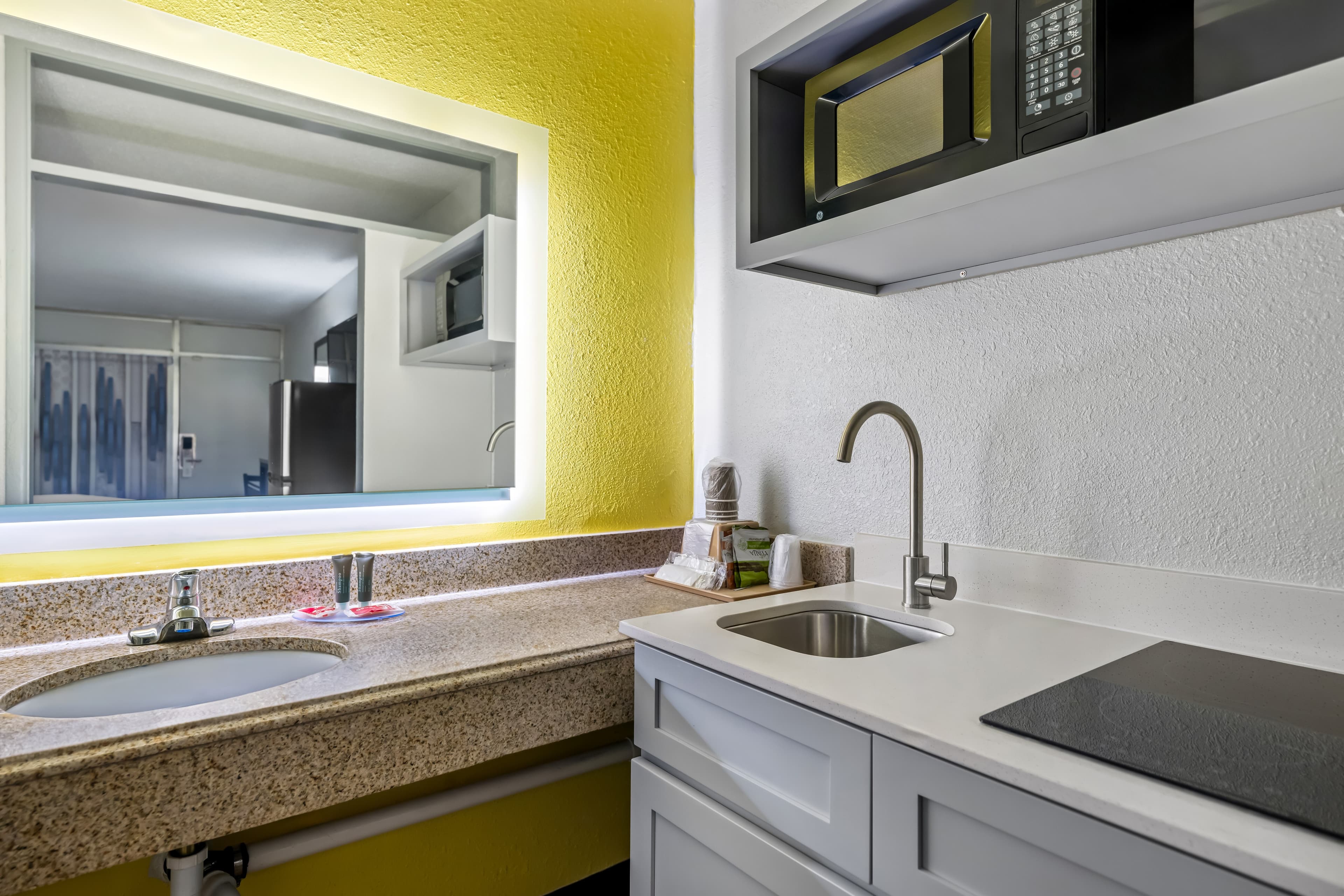 Econo Lodge Carlsbad Caverns Area — 9
