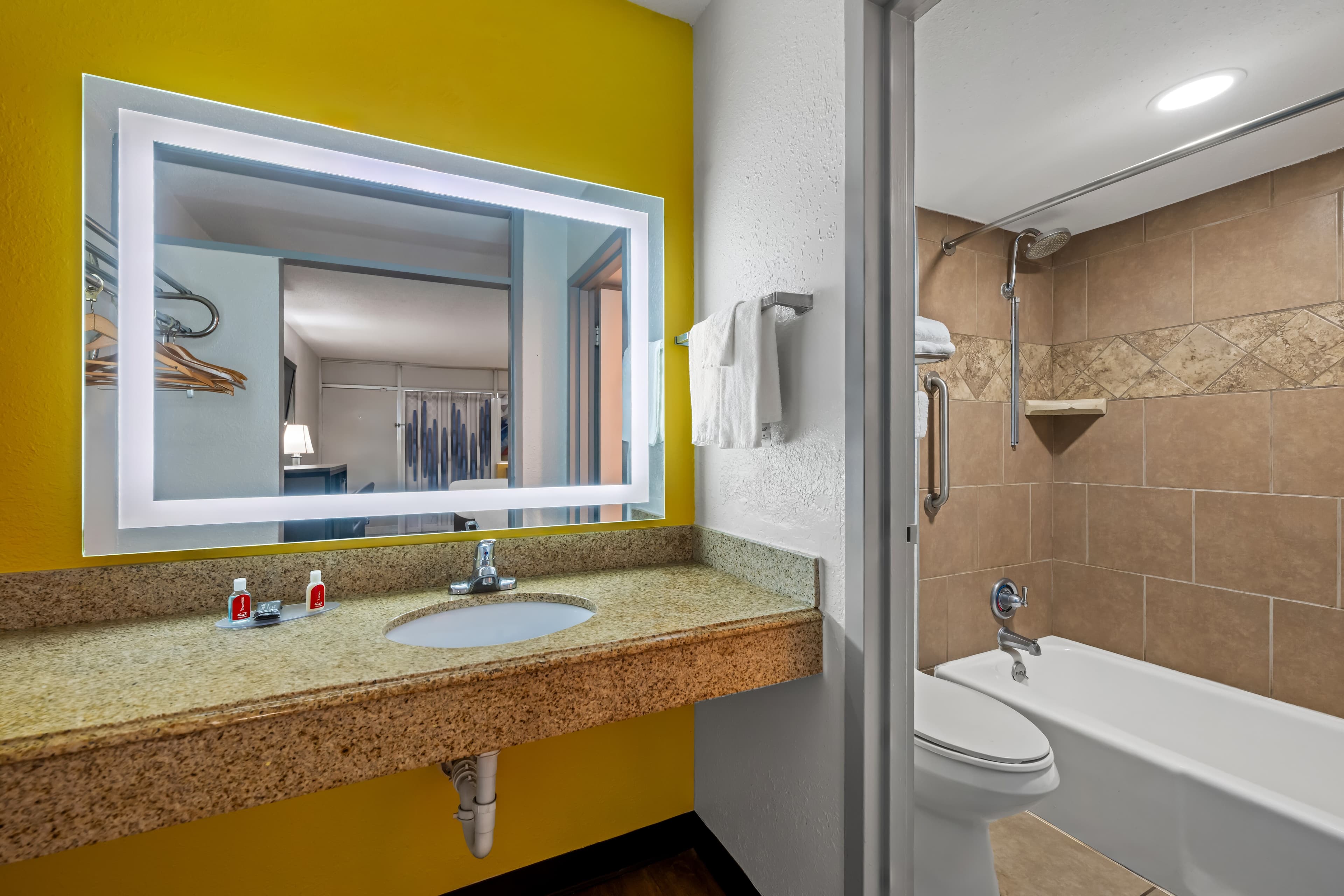 Econo Lodge Carlsbad Caverns Area — 13
