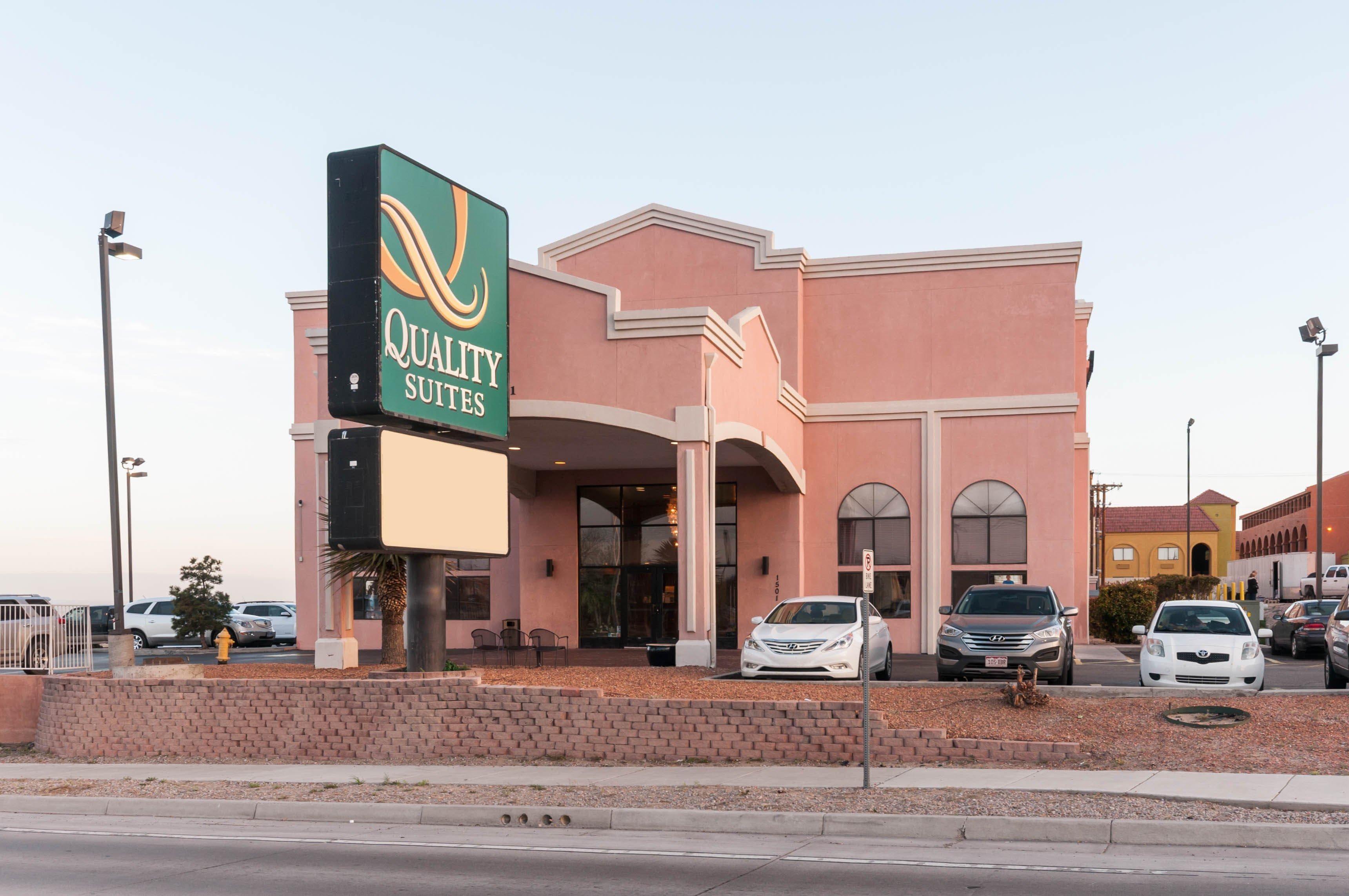 Quality Suites Albuquerque Airport - Image 1