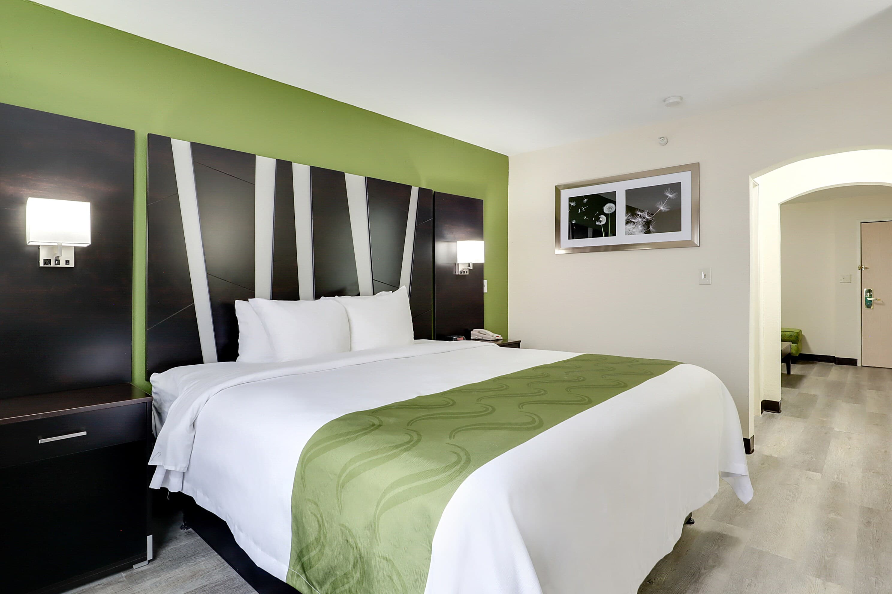 Quality Suites Albuquerque Airport — 7