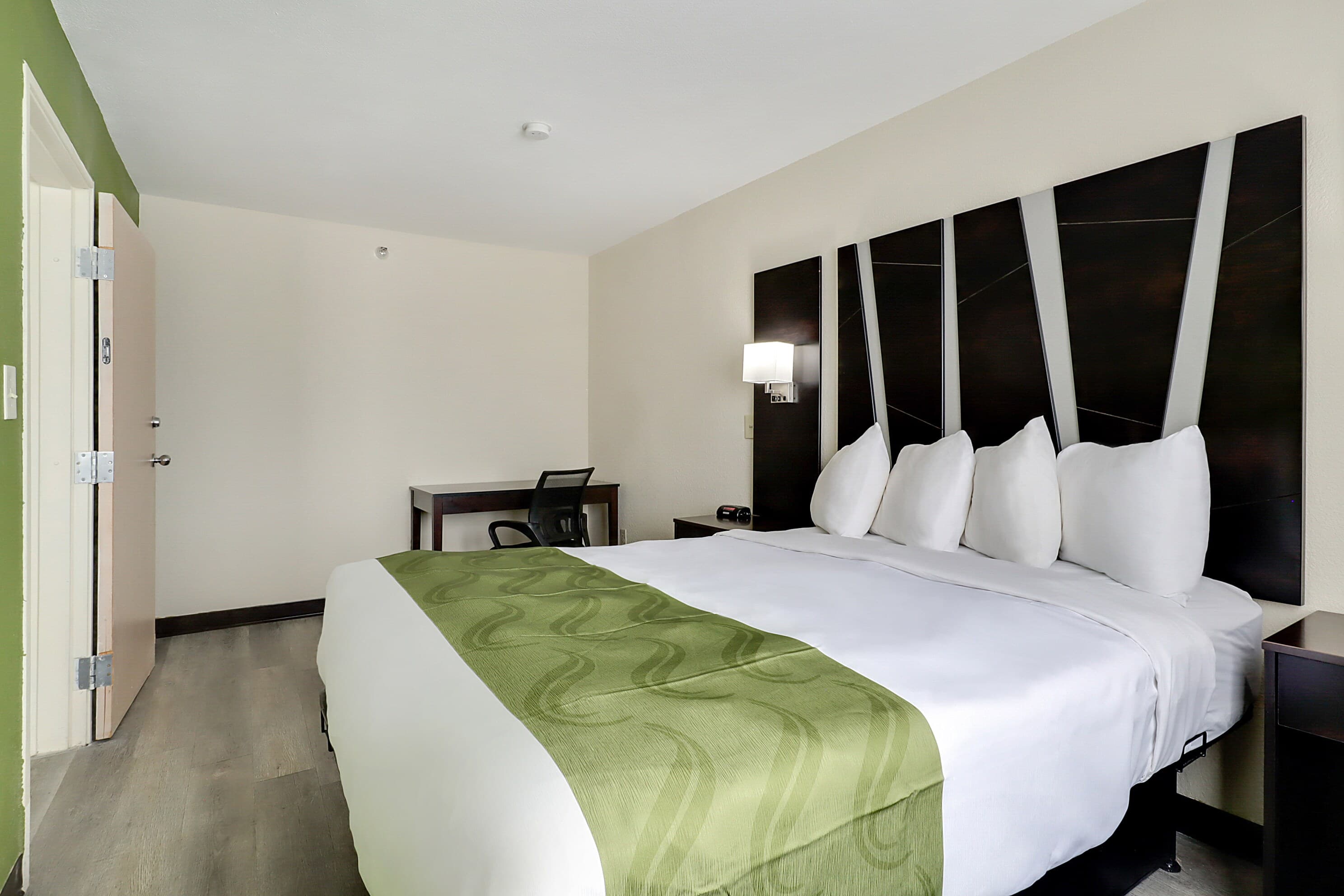 Quality Suites Albuquerque Airport — 12