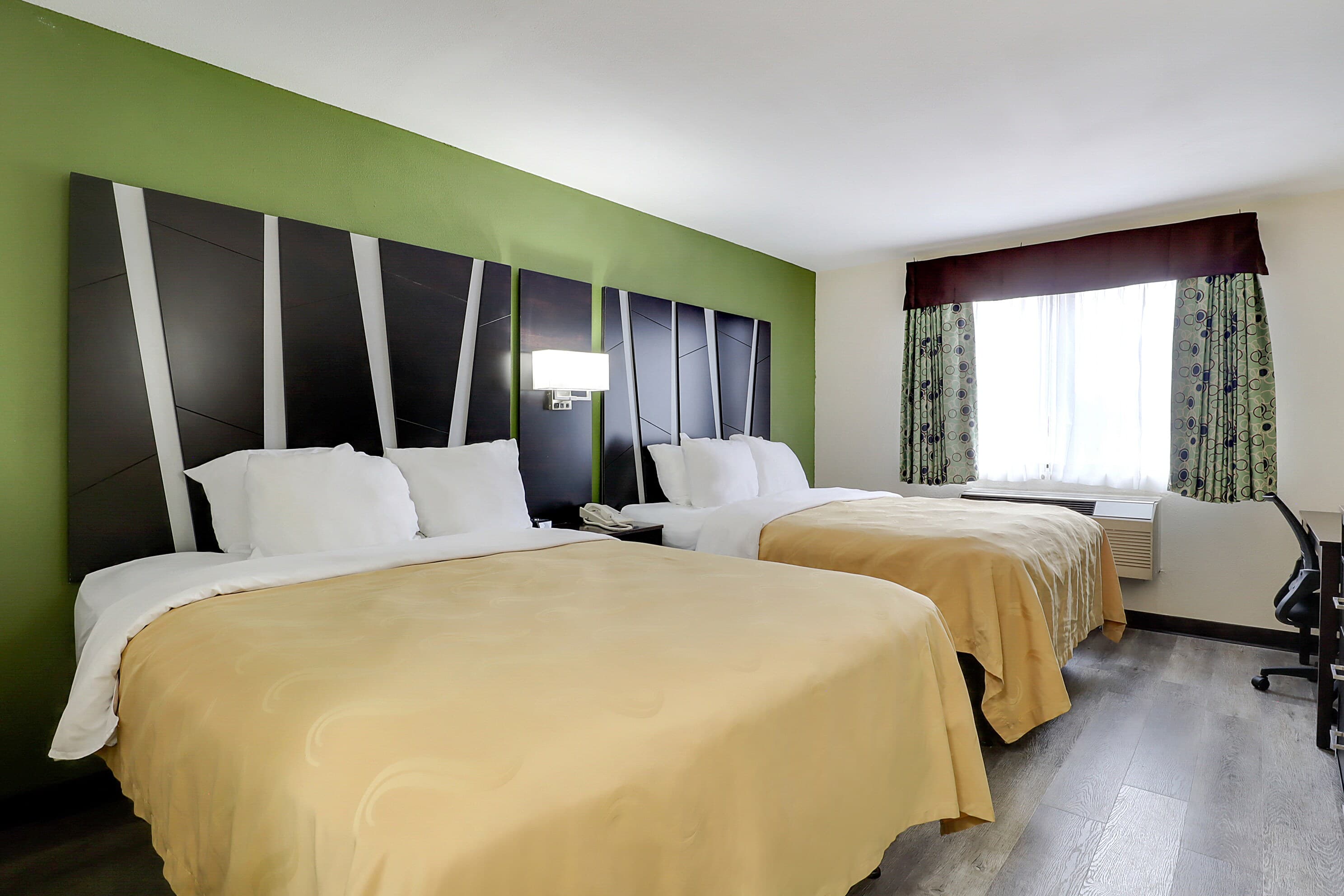 Quality Suites Albuquerque Airport — 20