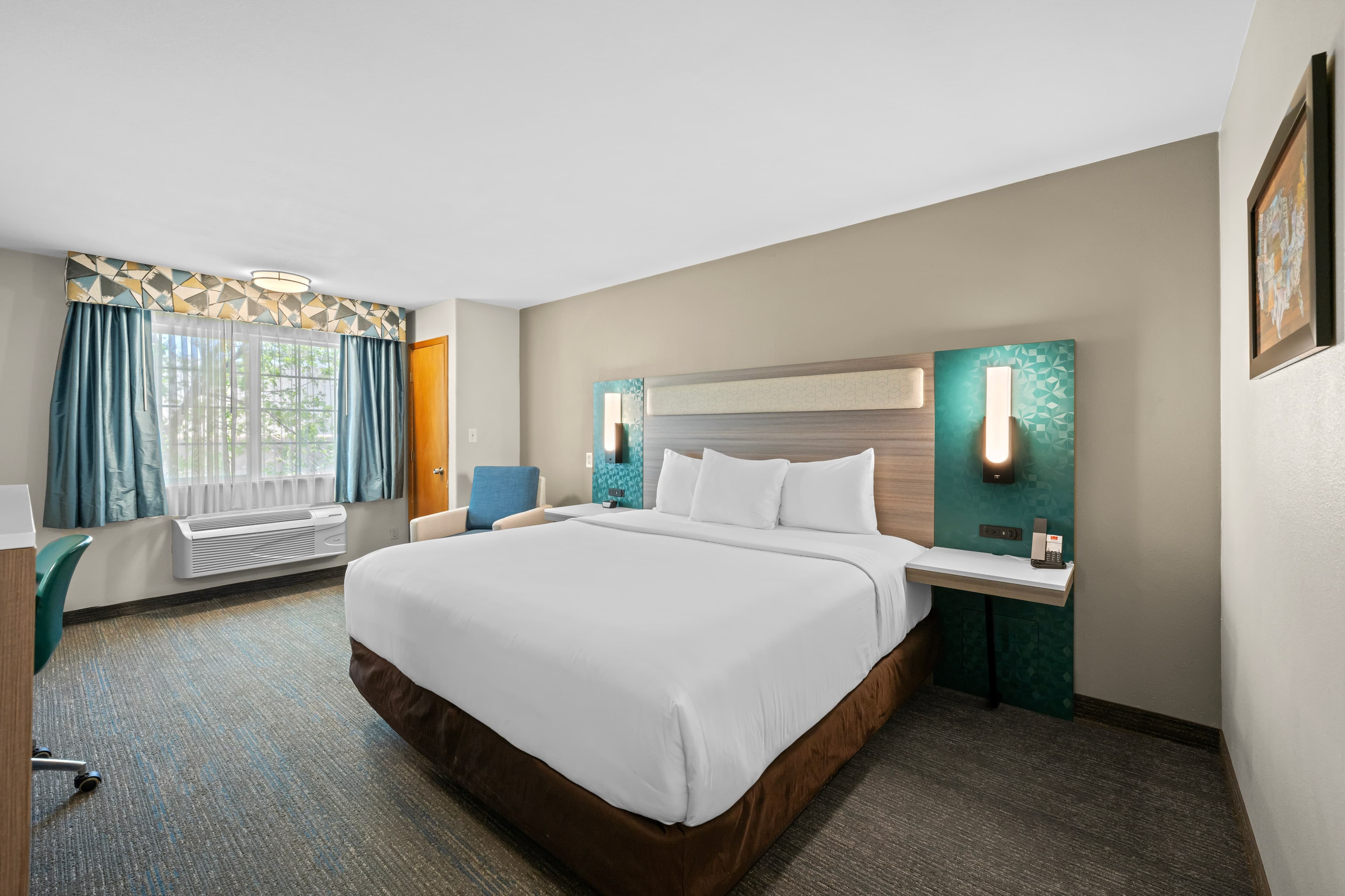 Econo Lodge Inn & Suites Santa Fe South — 2