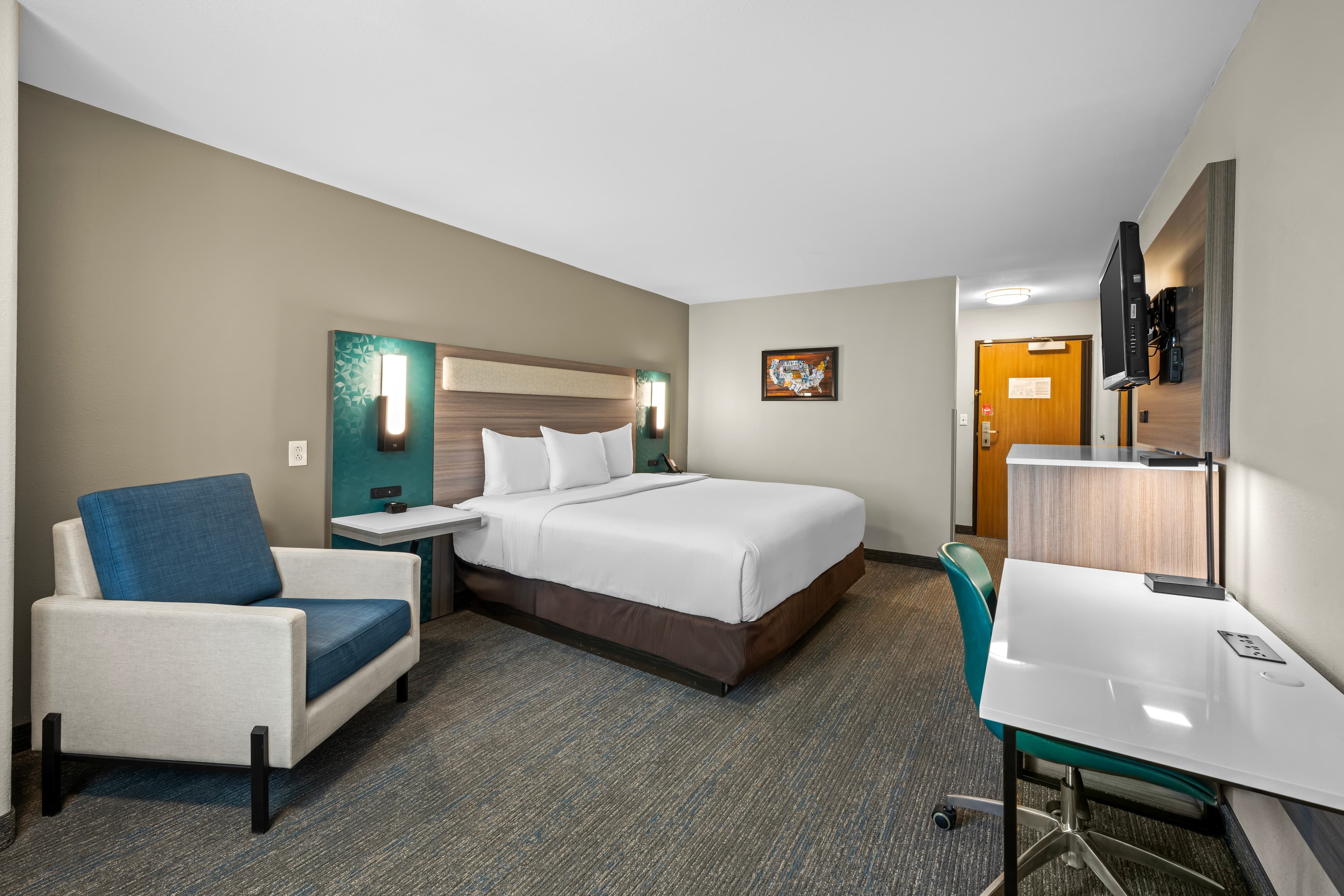 Econo Lodge Inn & Suites Santa Fe South — 3