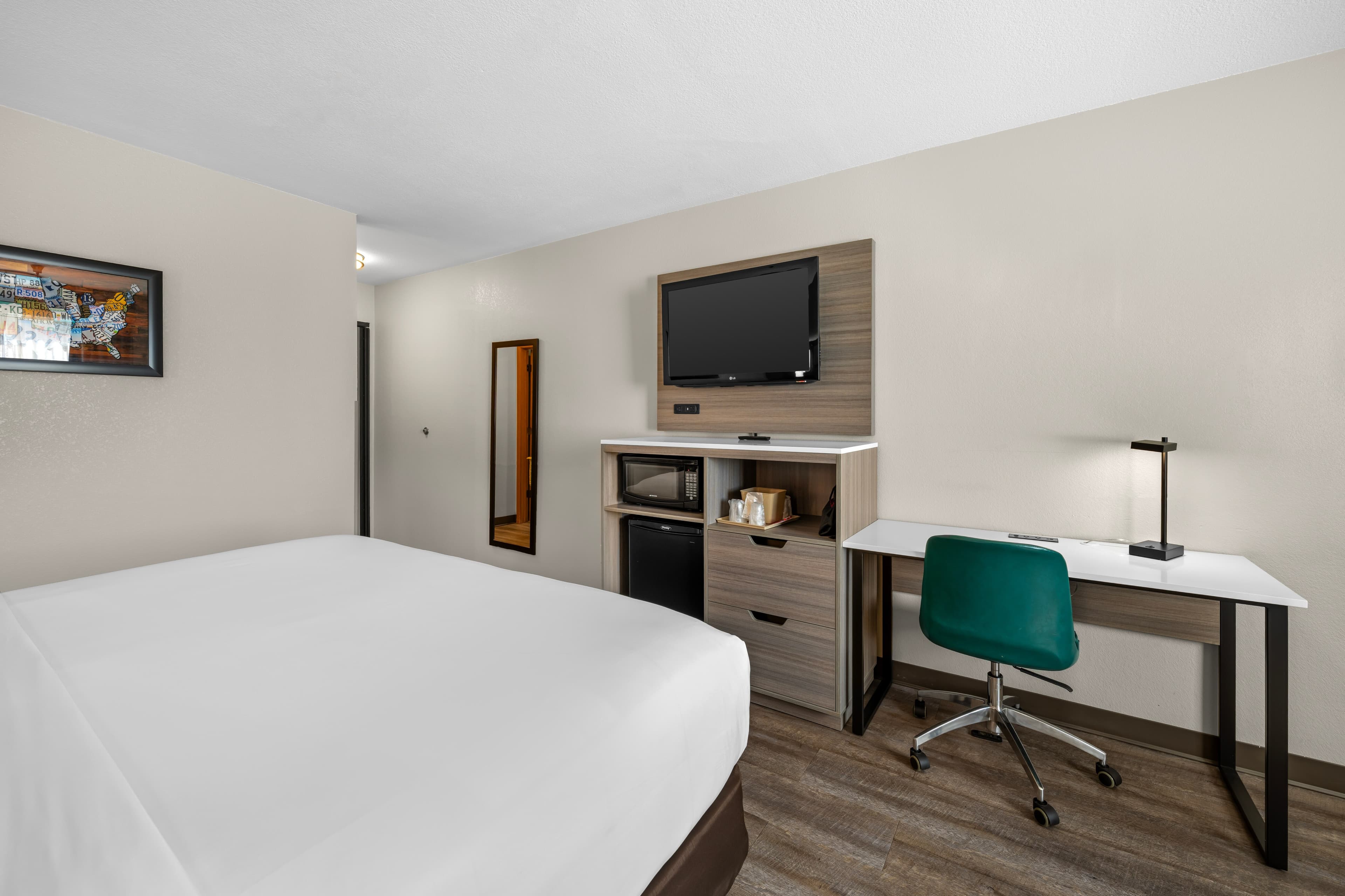 Econo Lodge Inn & Suites Santa Fe South — 7