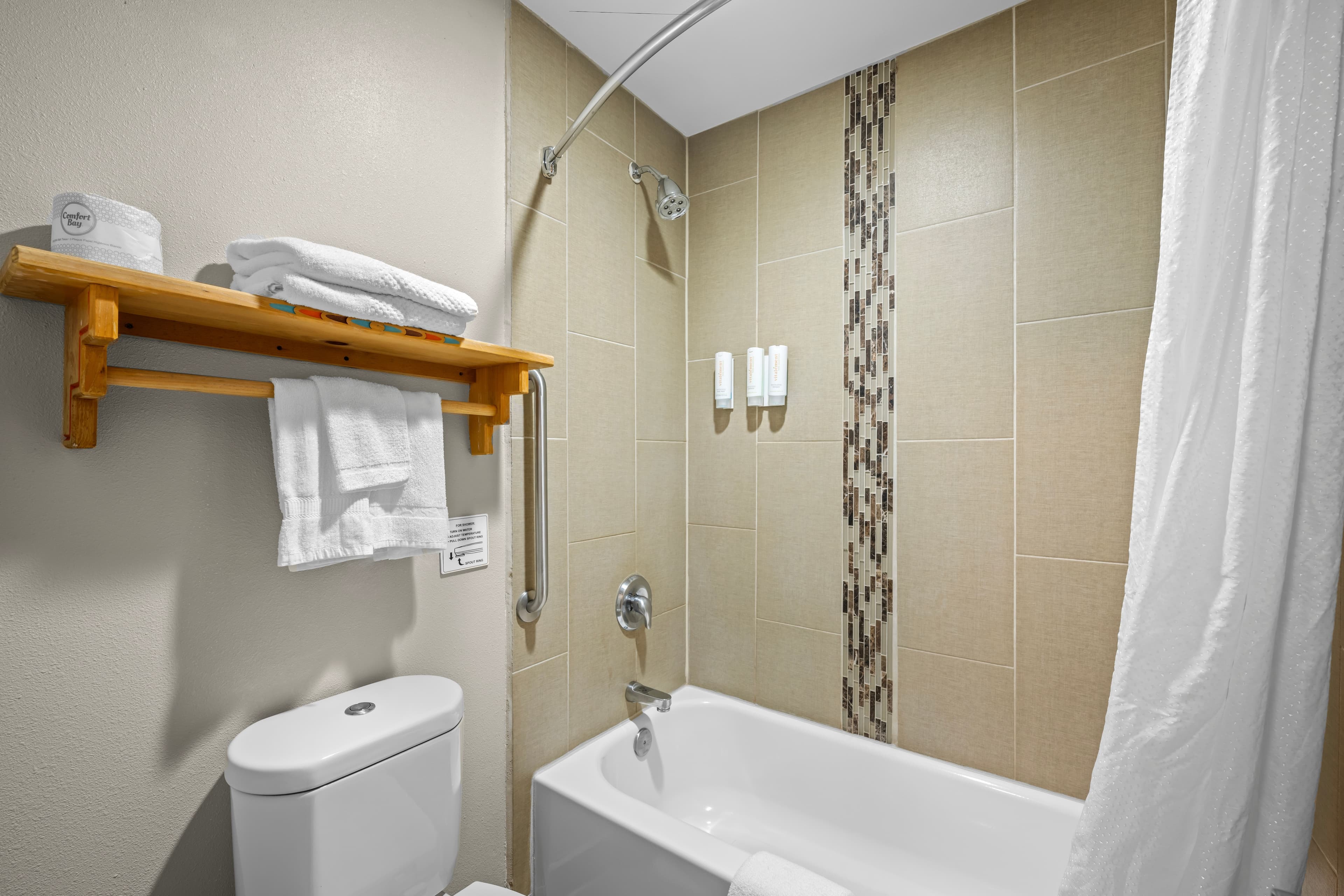 Econo Lodge Inn & Suites Santa Fe South — 8
