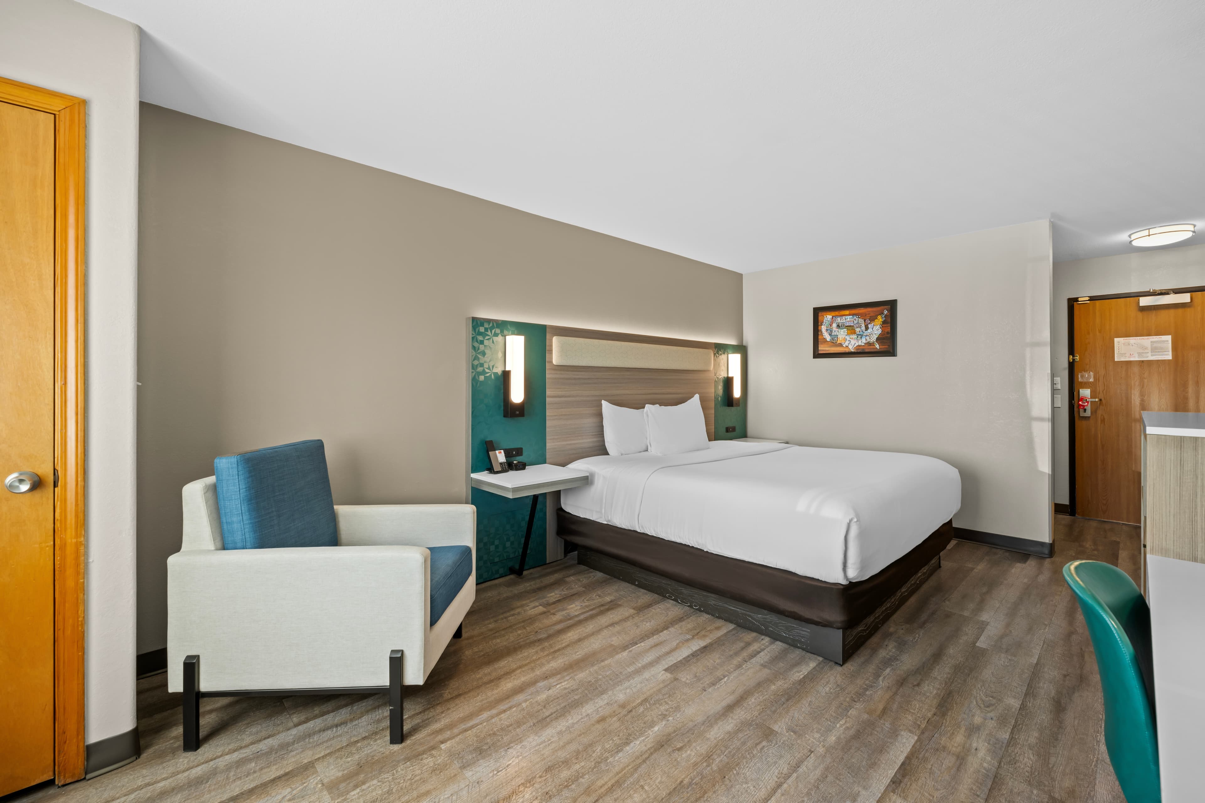 Econo Lodge Inn & Suites Santa Fe South — 10