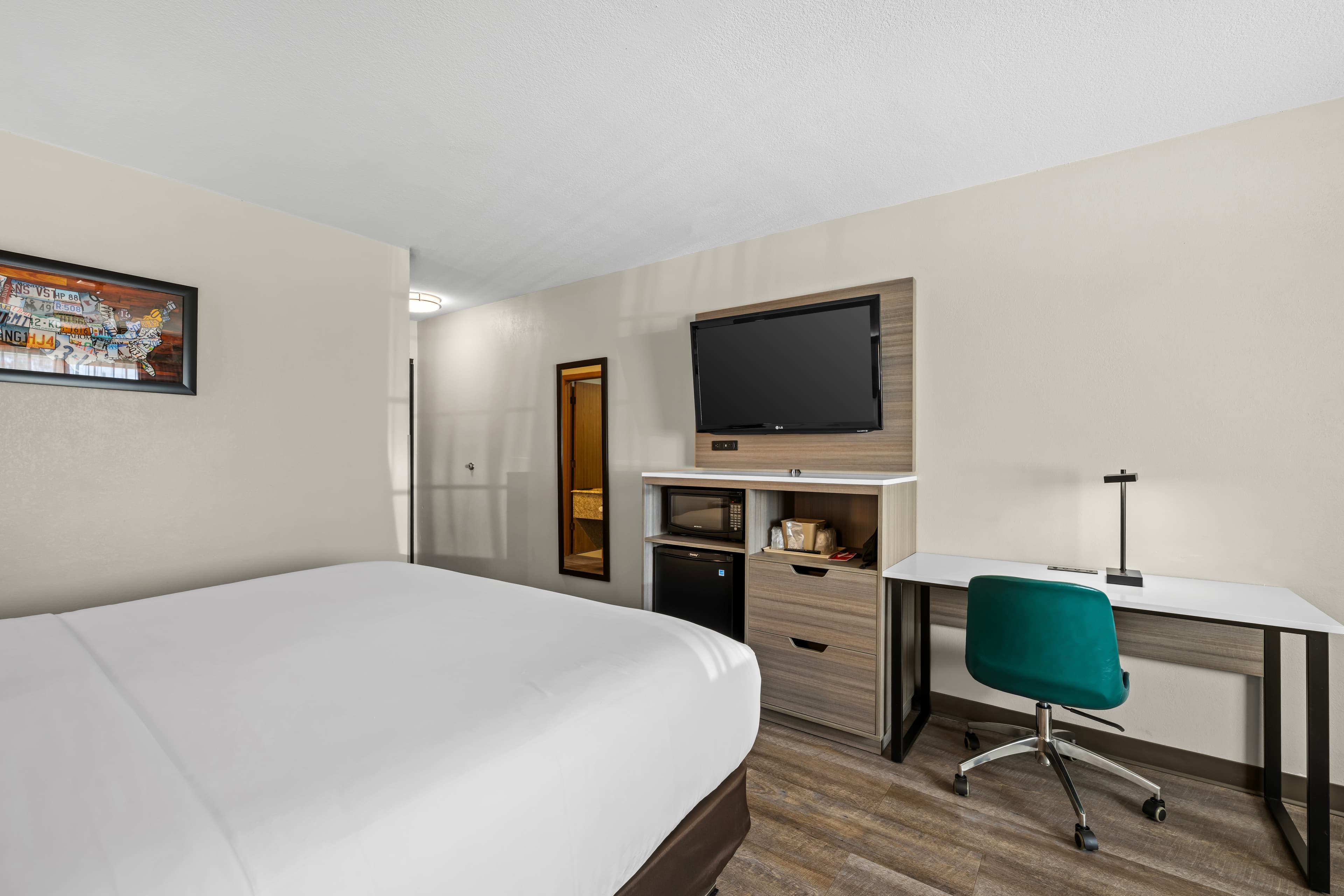 Econo Lodge Inn & Suites Santa Fe South — 11
