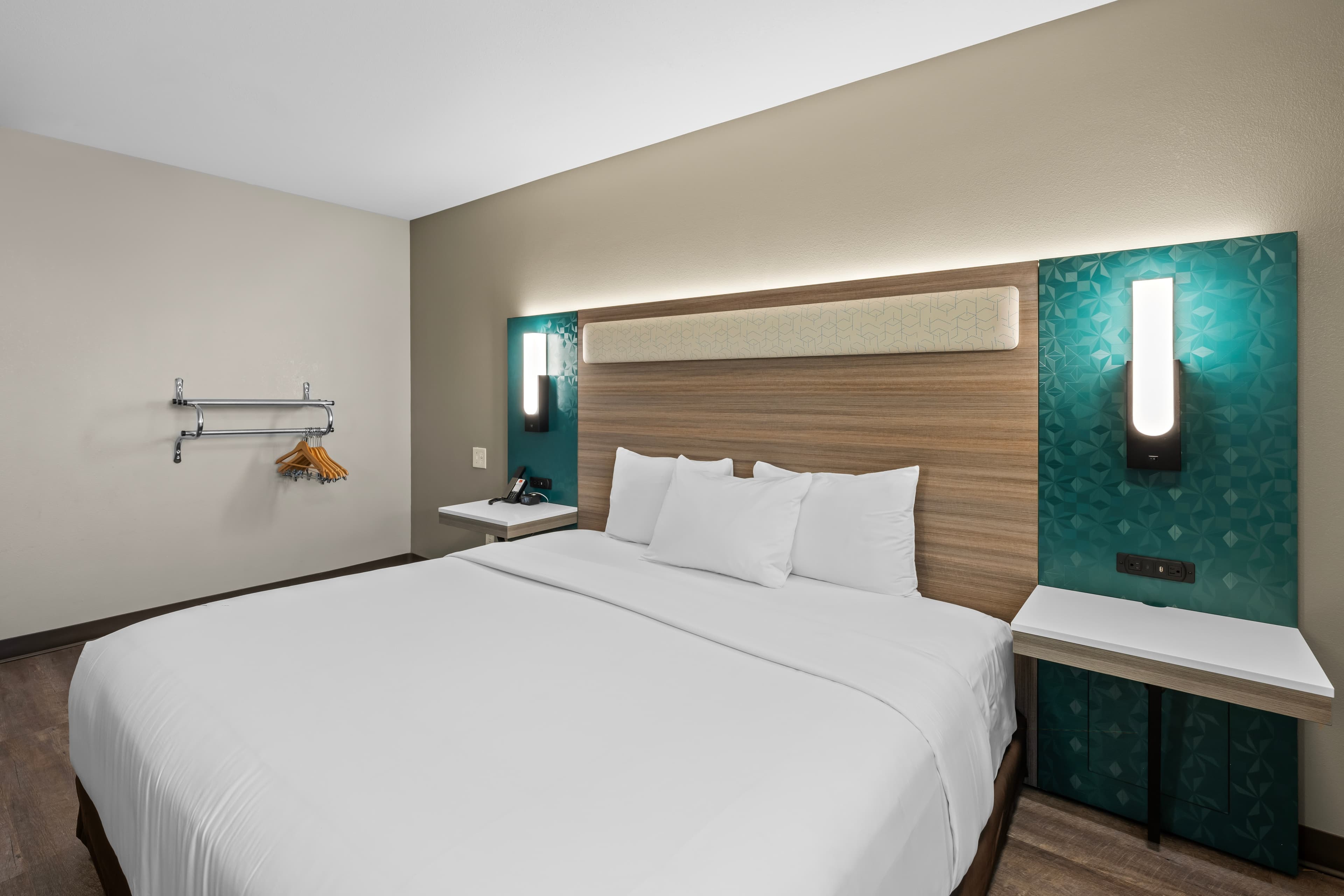 Econo Lodge Inn & Suites Santa Fe South — 15