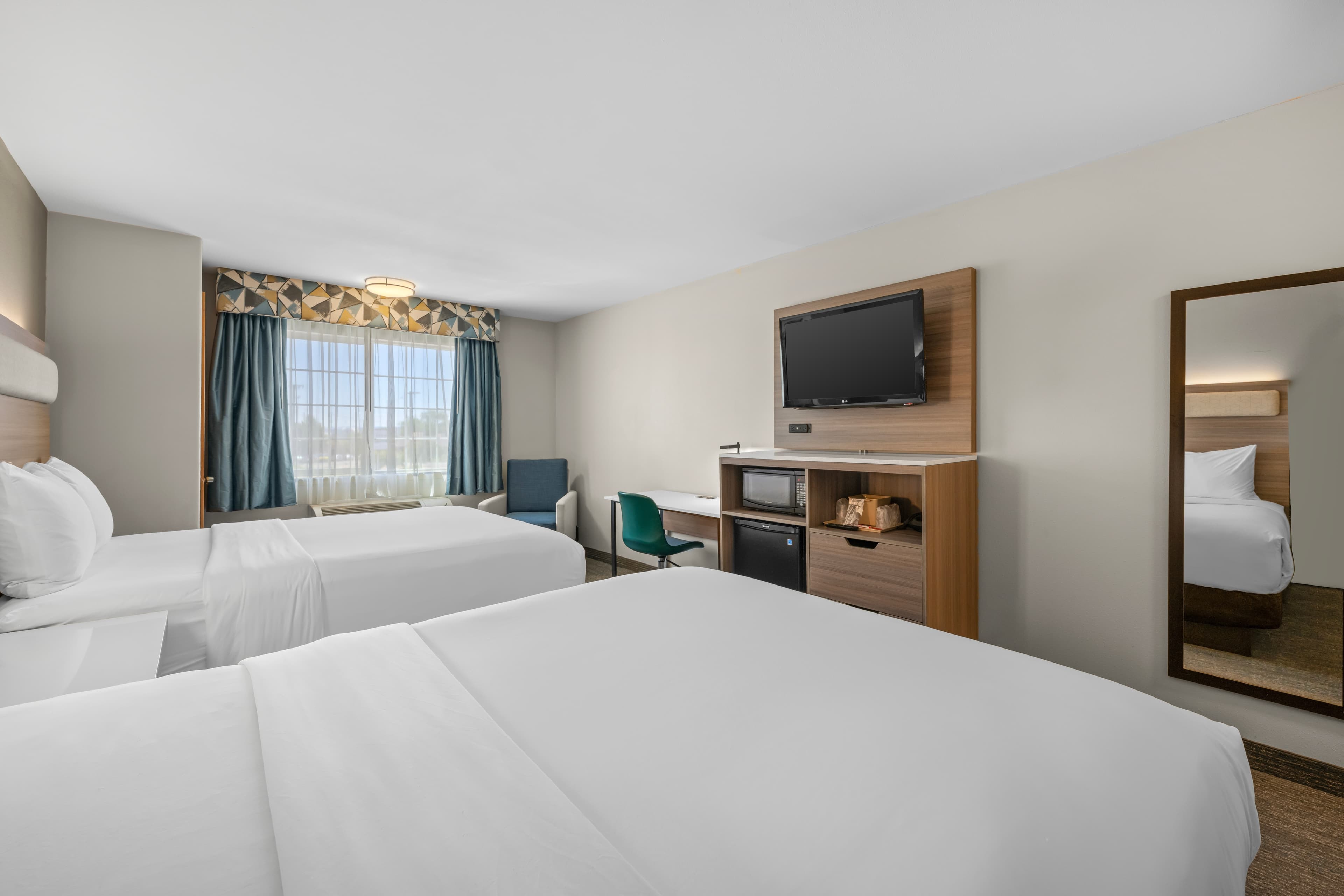 Econo Lodge Inn & Suites Santa Fe South — 18