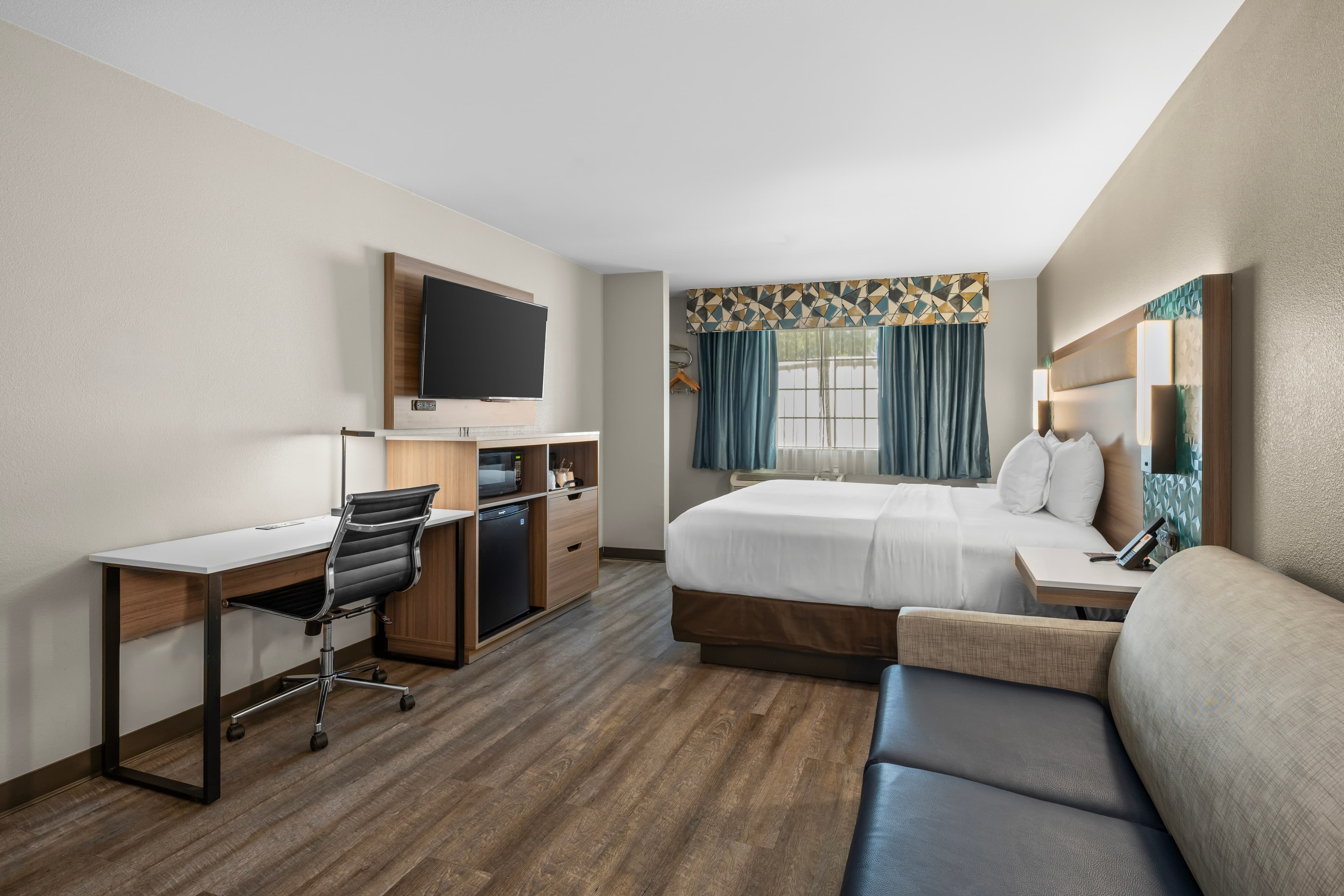 Econo Lodge Inn & Suites Santa Fe South — 30