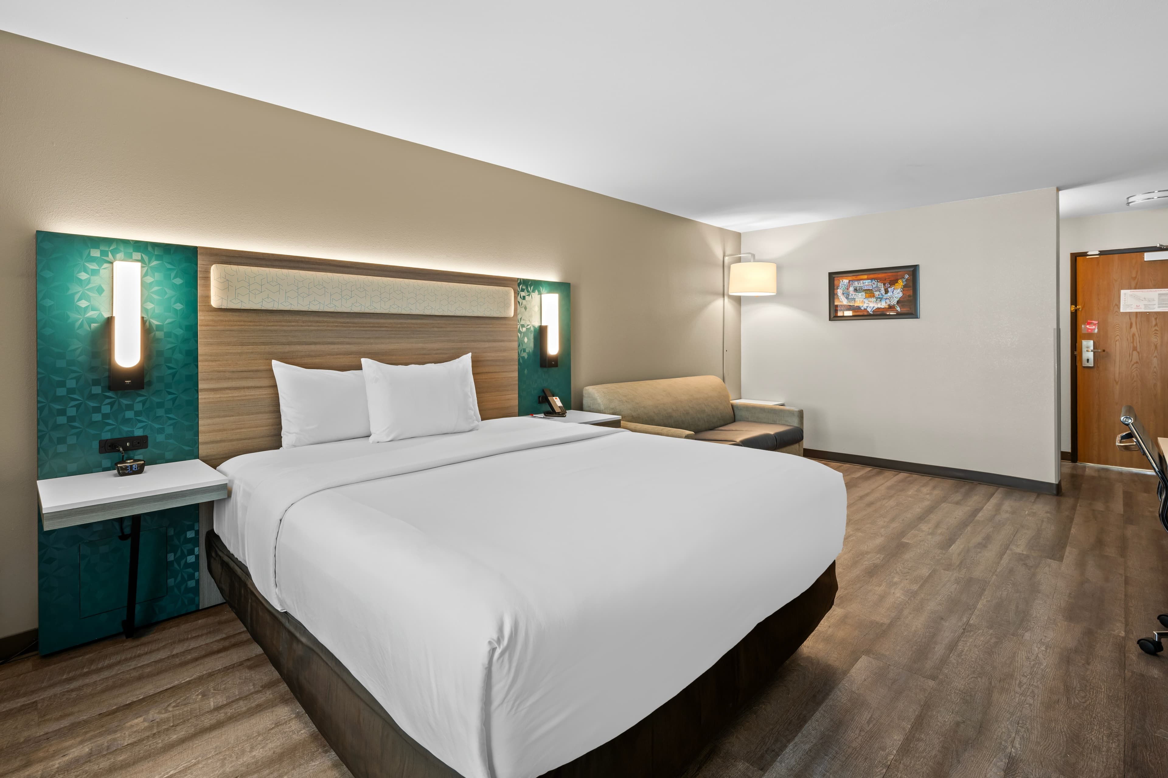 Econo Lodge Inn & Suites Santa Fe South — 31