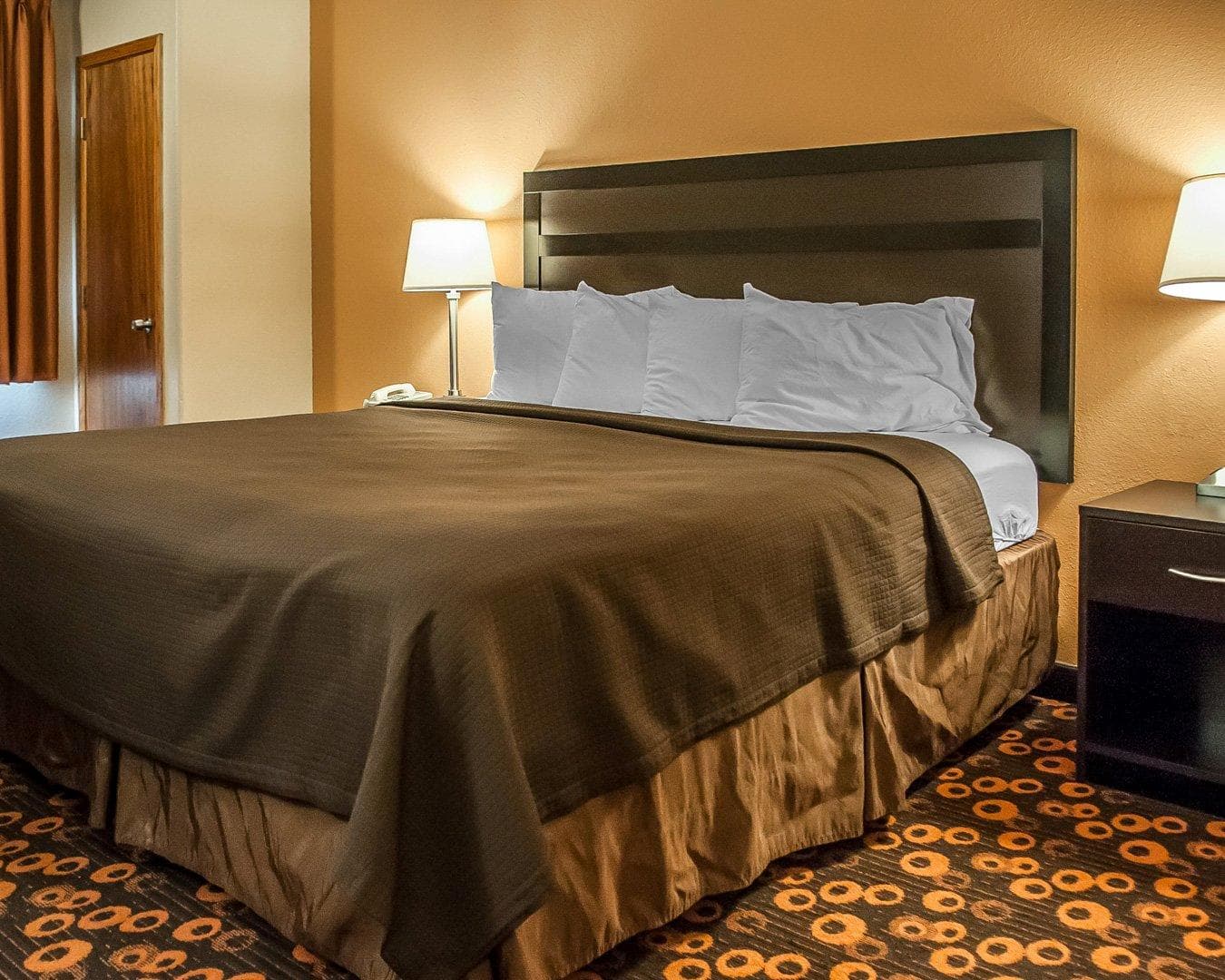Econo Lodge Inn & Suites Santa Fe South - Image 2