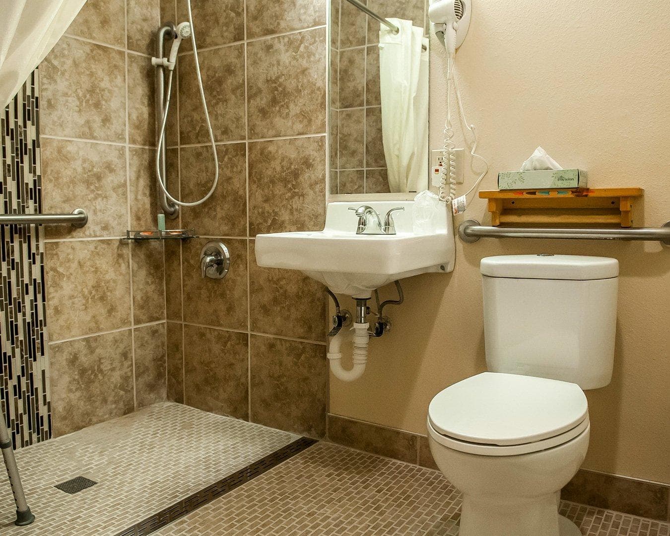 Econo Lodge Inn & Suites Santa Fe South — 7