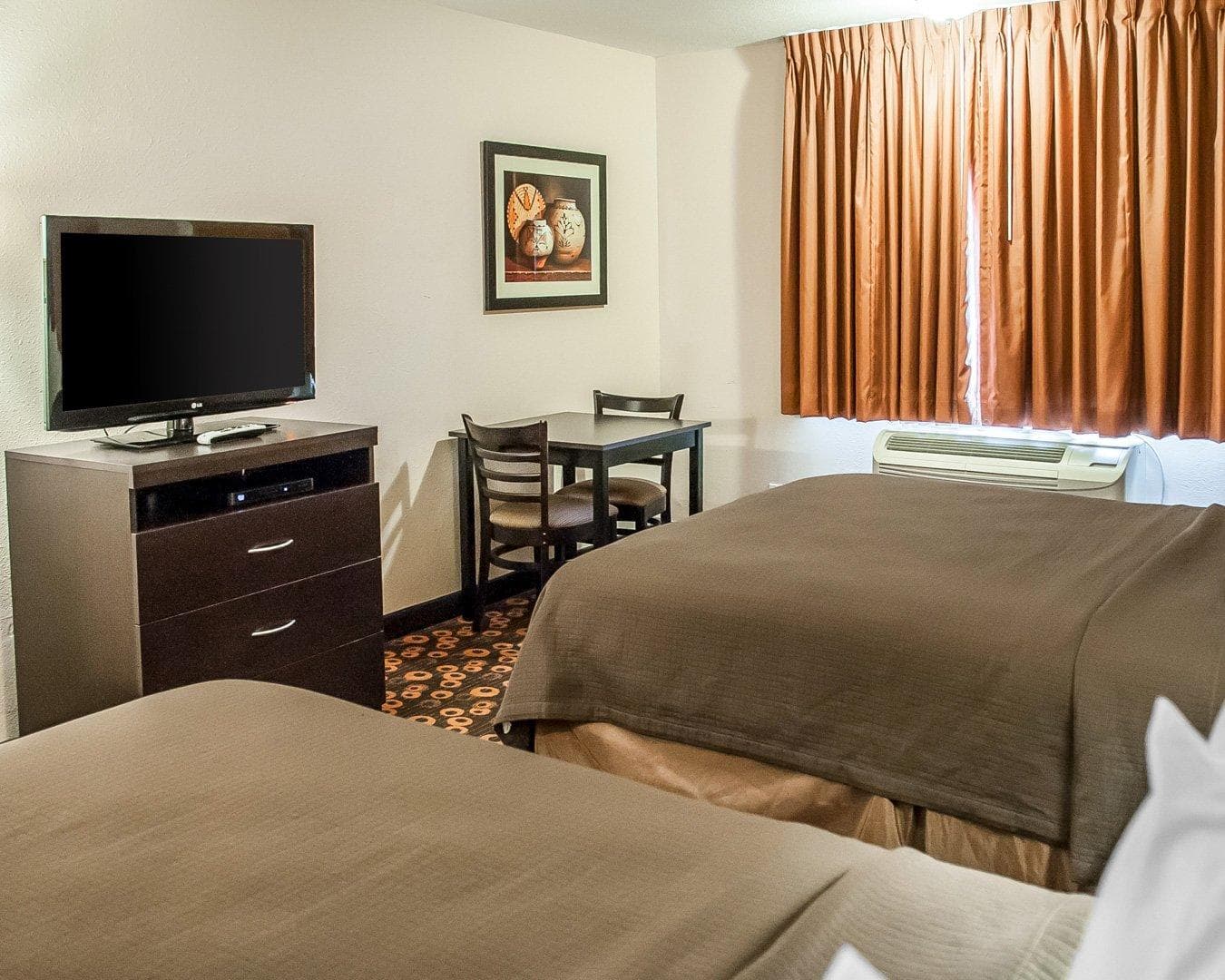 Econo Lodge Inn & Suites Santa Fe South — 14