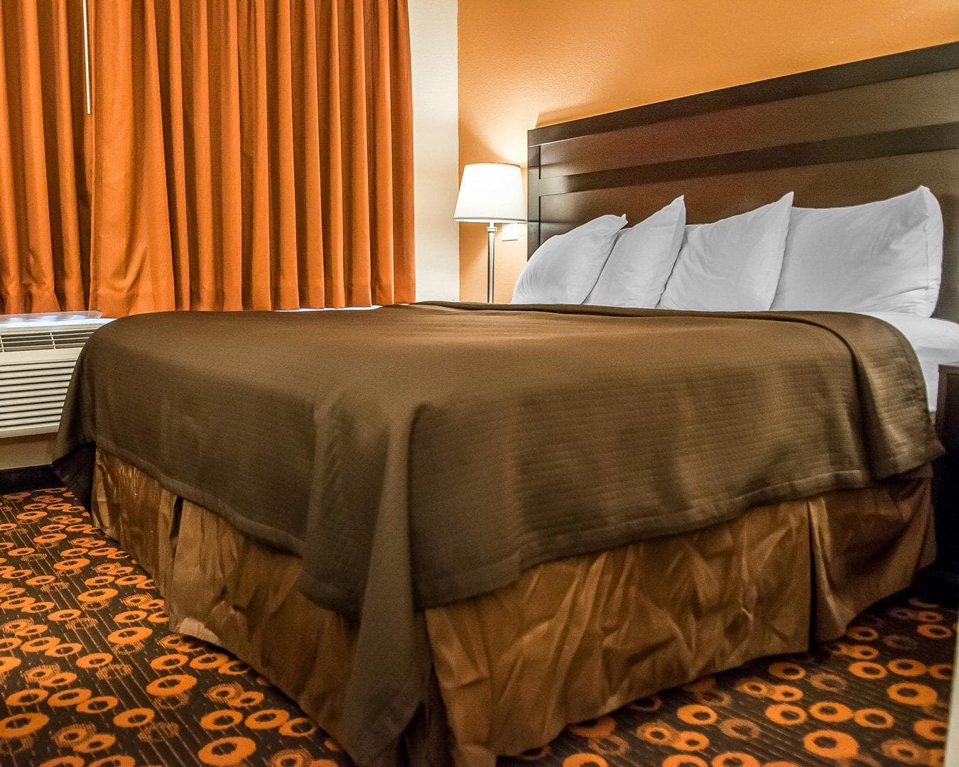 Econo Lodge Inn & Suites Santa Fe South — 20
