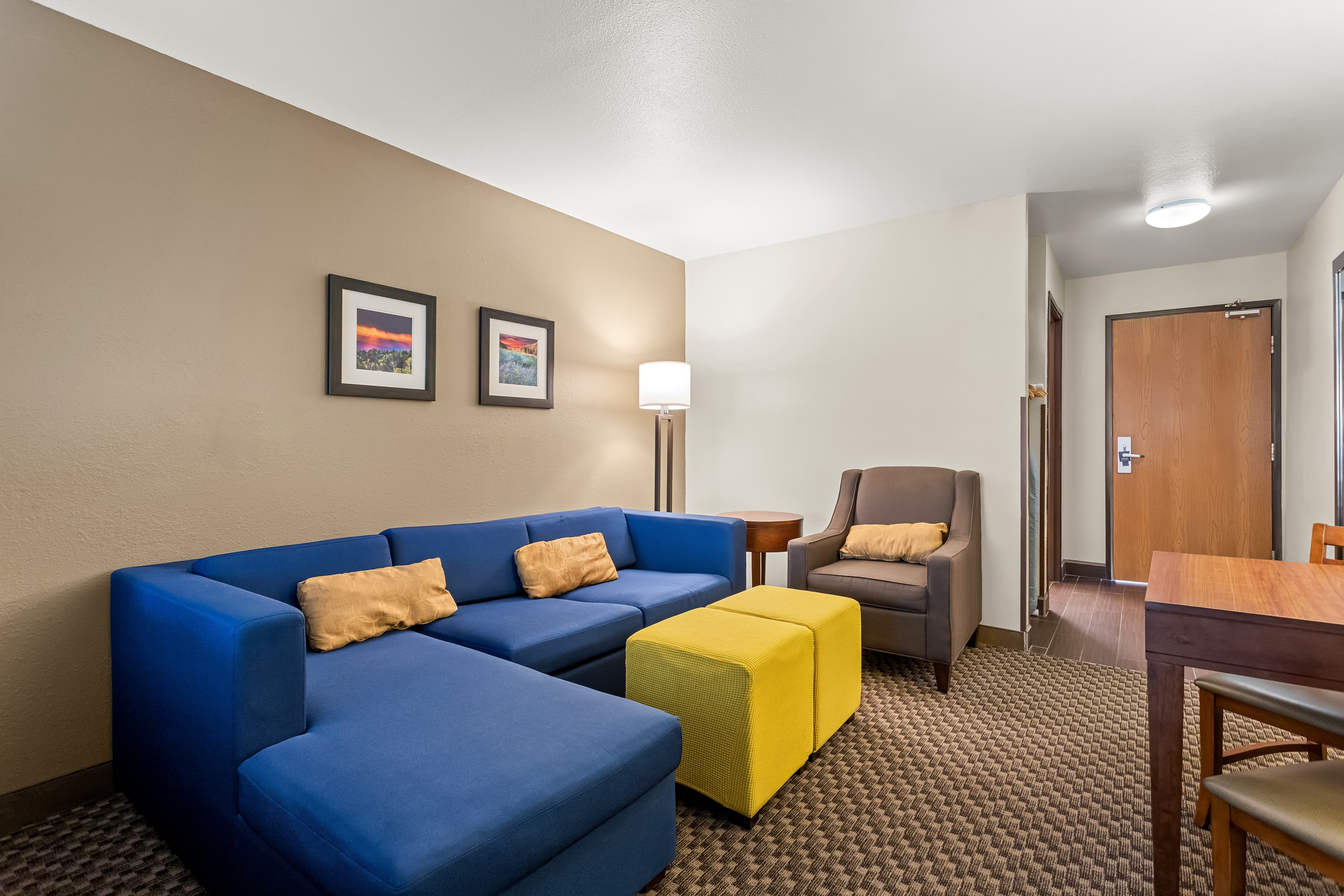 Comfort Inn & Suites Midtown — 10