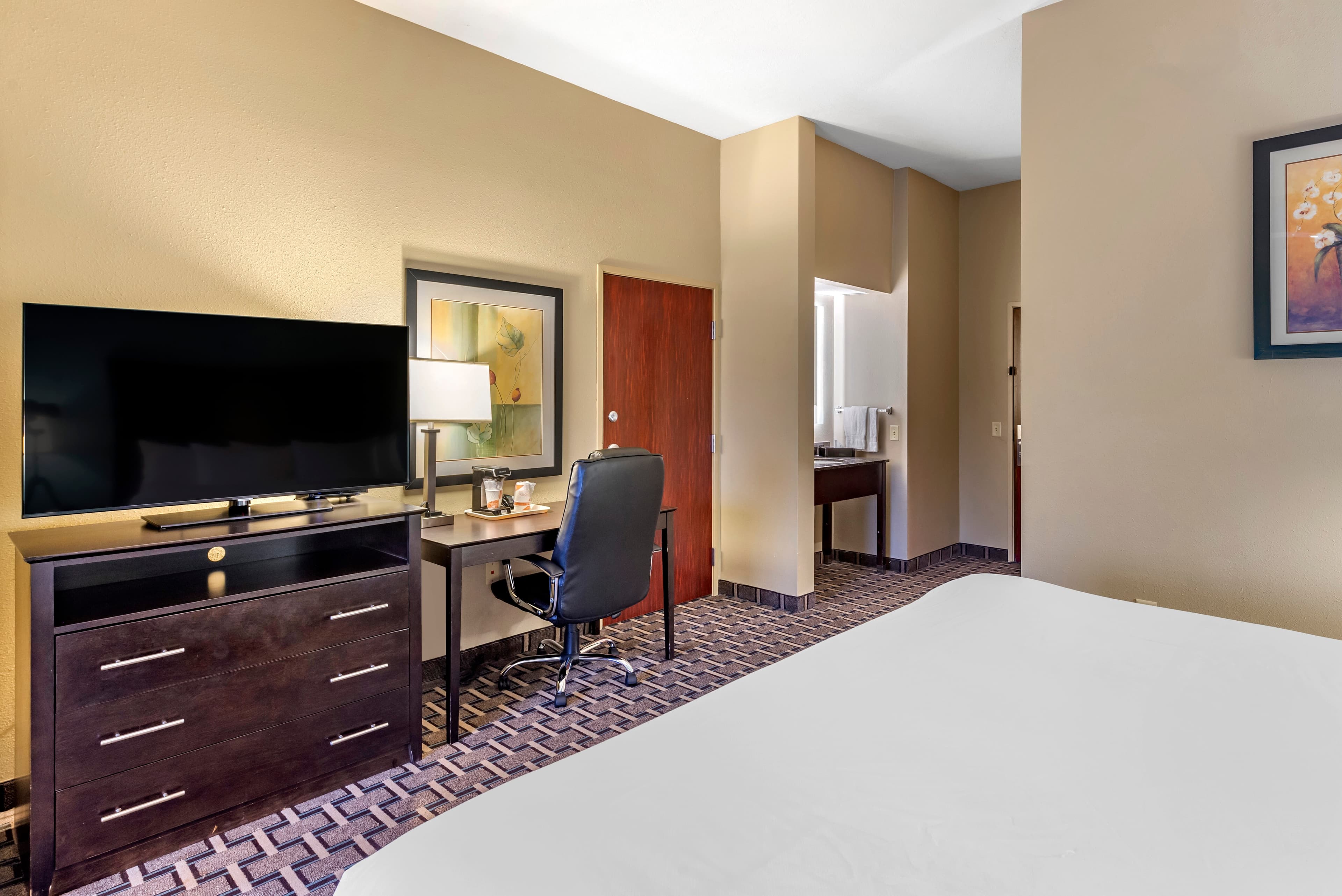 Comfort Suites Clovis North — 7