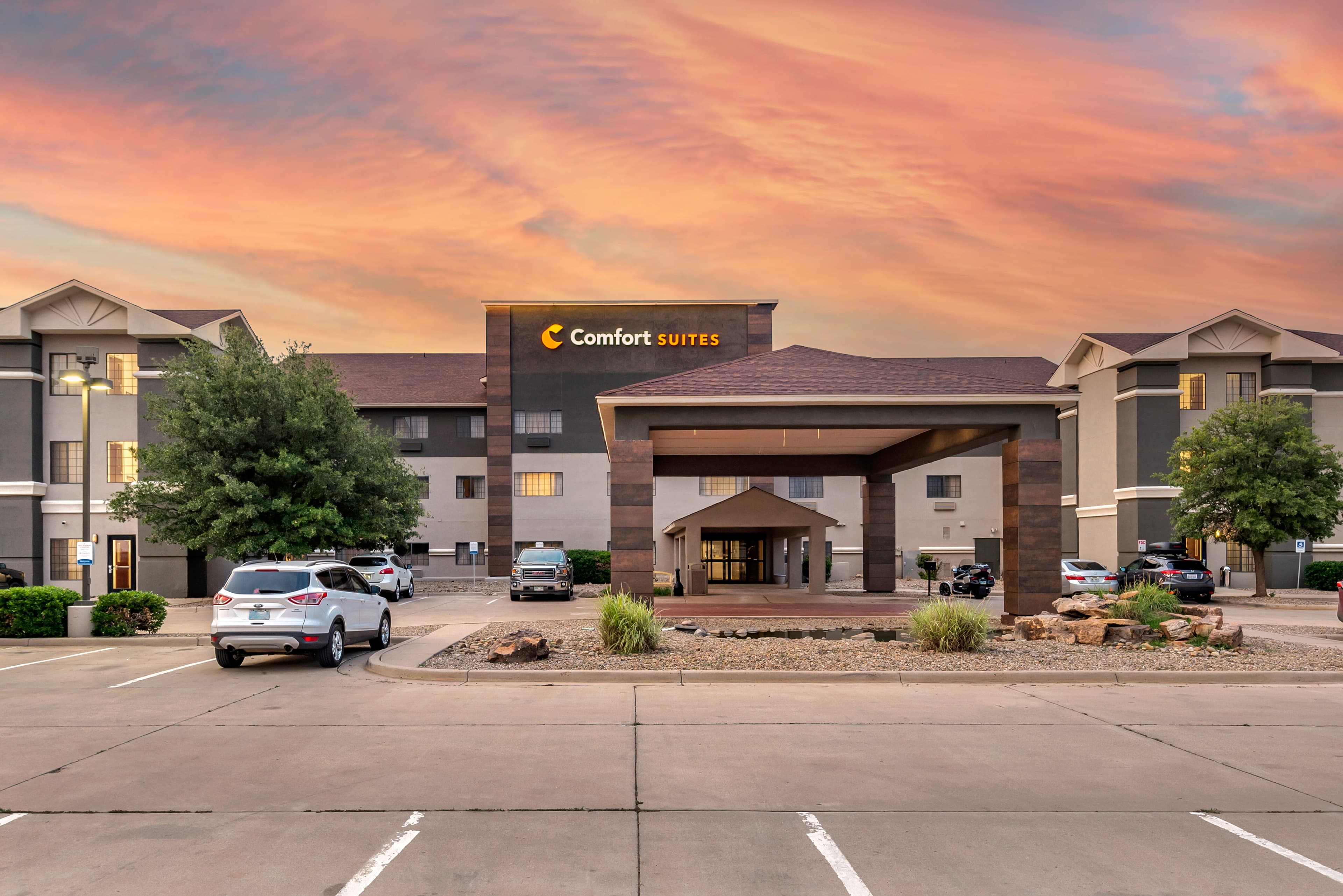 Comfort Suites Clovis North - Image 1