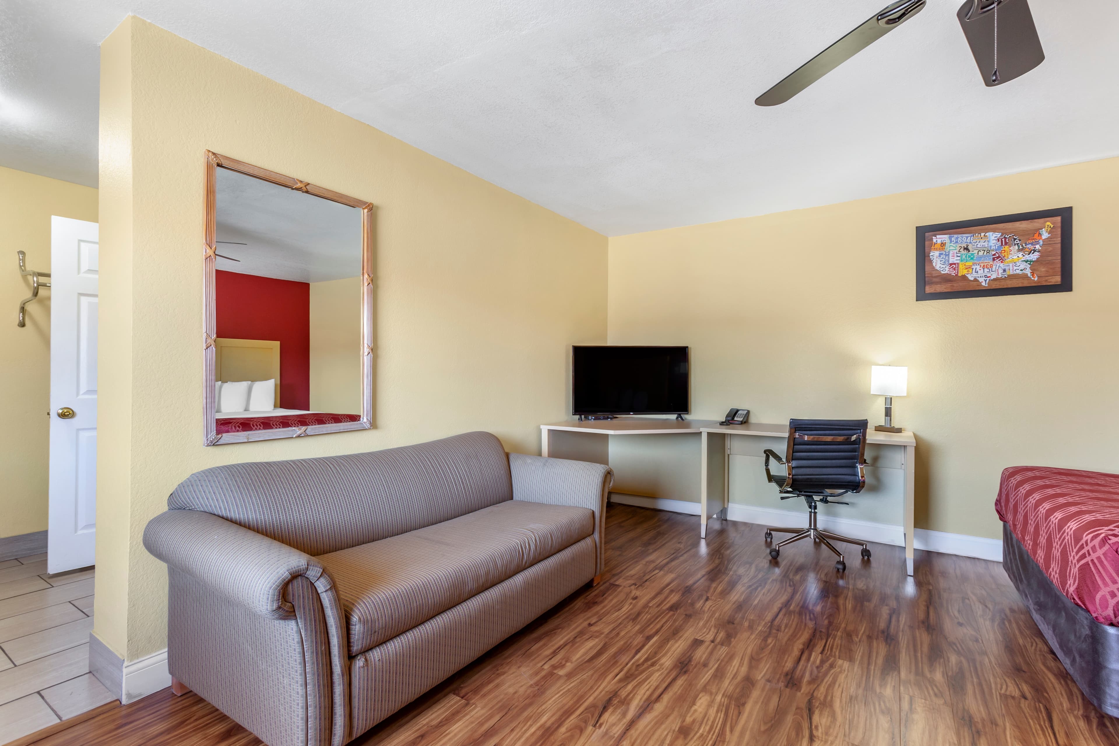 Econo Lodge Clovis — 13