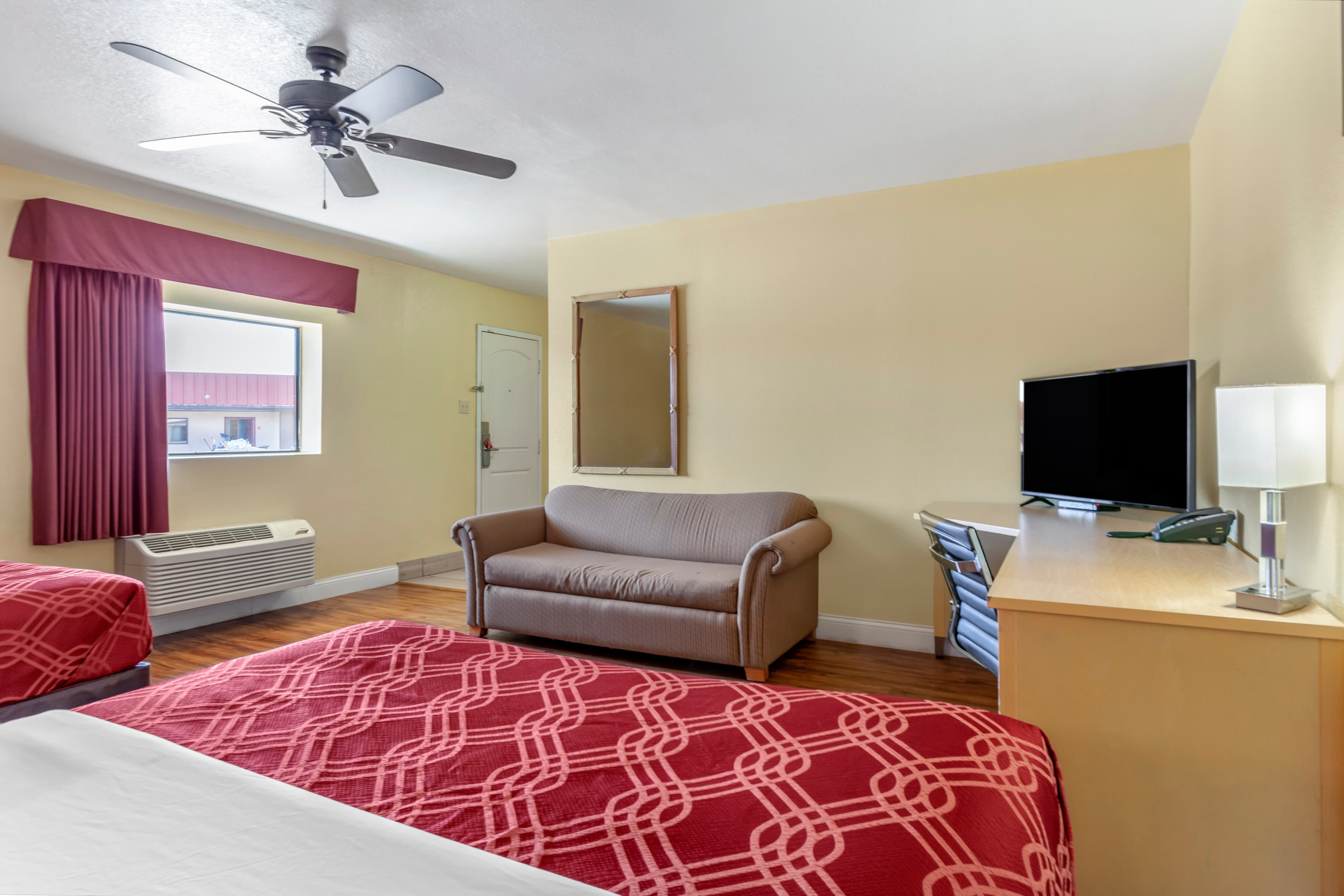 Econo Lodge Clovis — 14