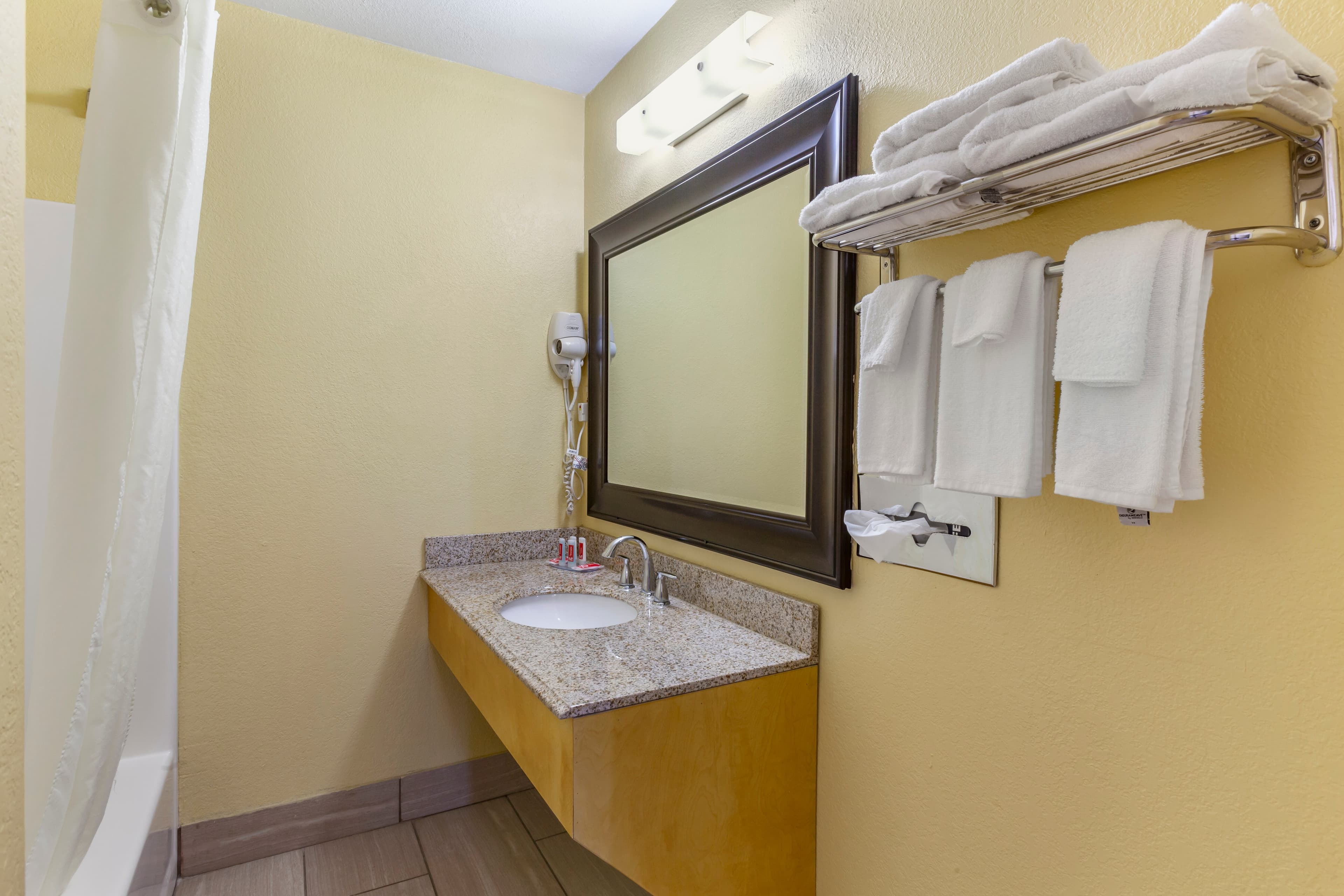 Econo Lodge Clovis — 18