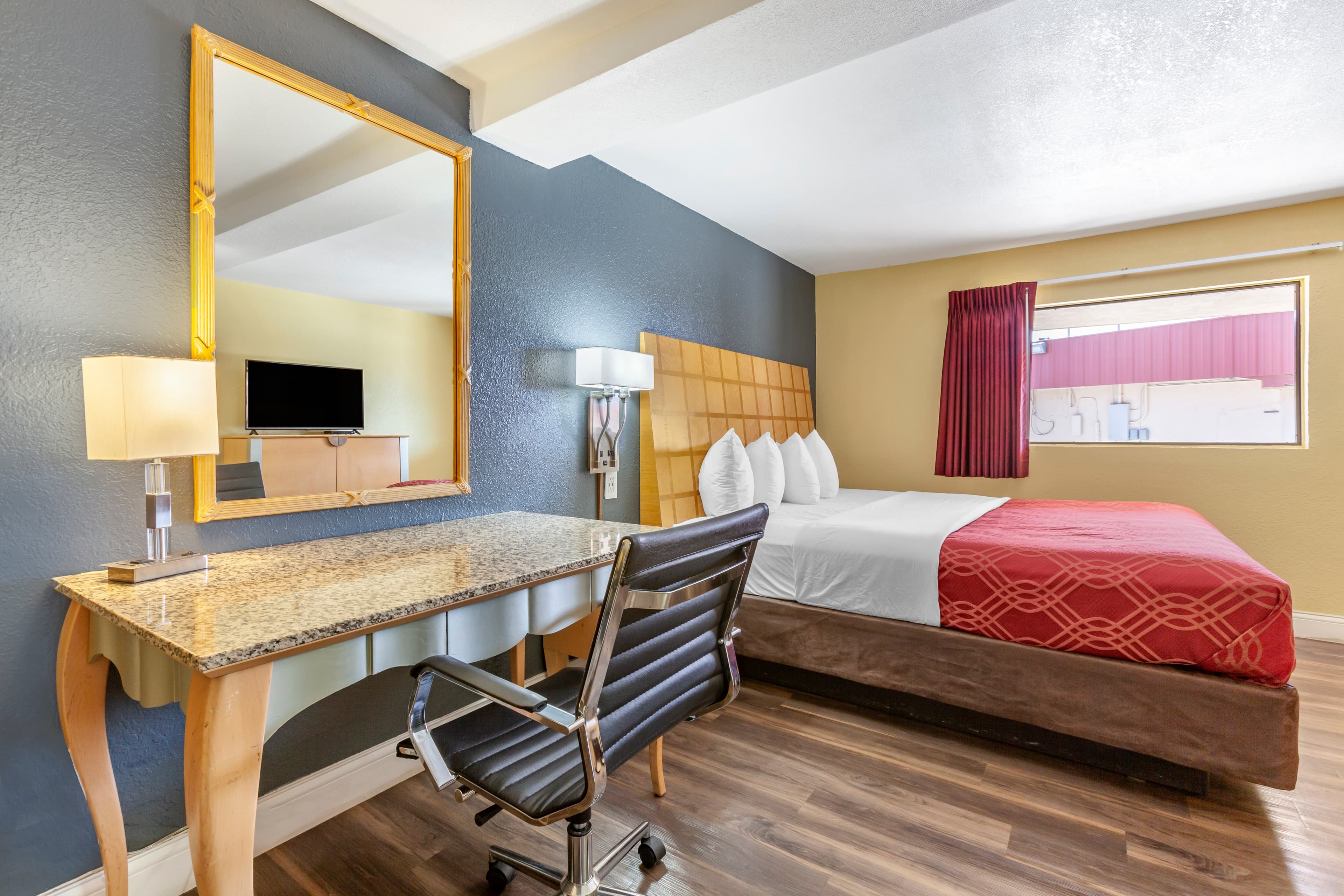 Econo Lodge Clovis - Image 4