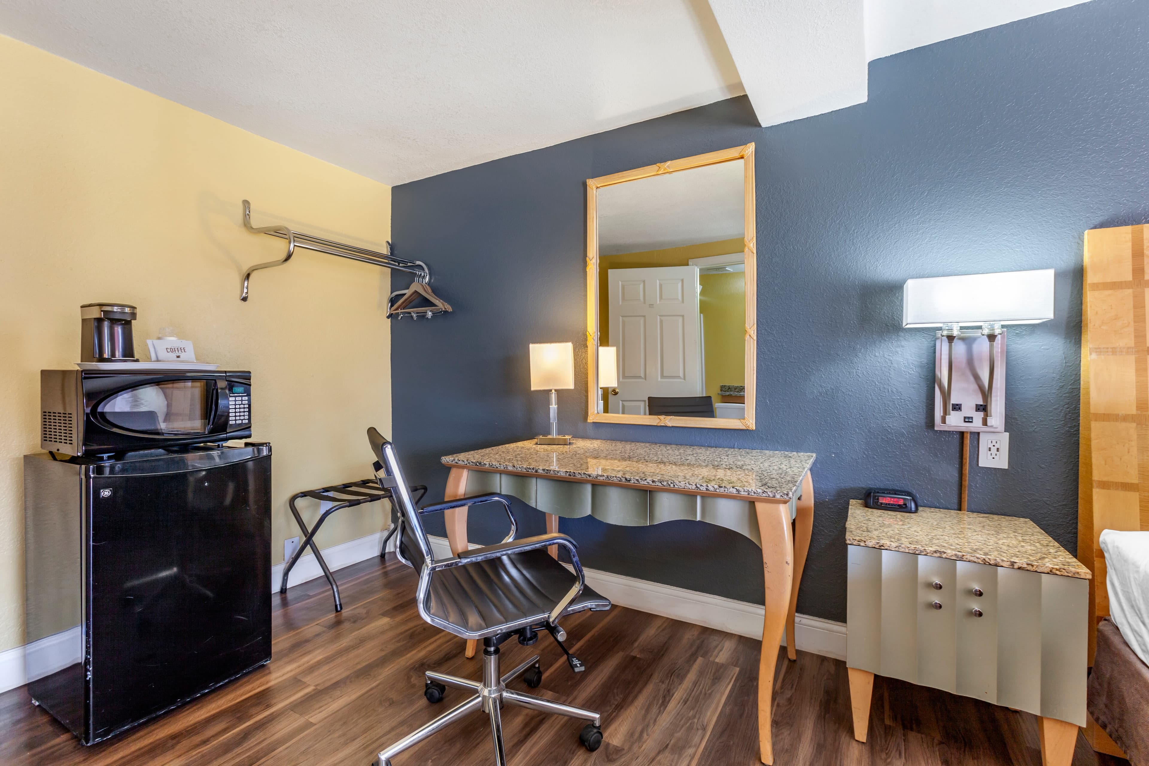Econo Lodge Clovis - Image 5