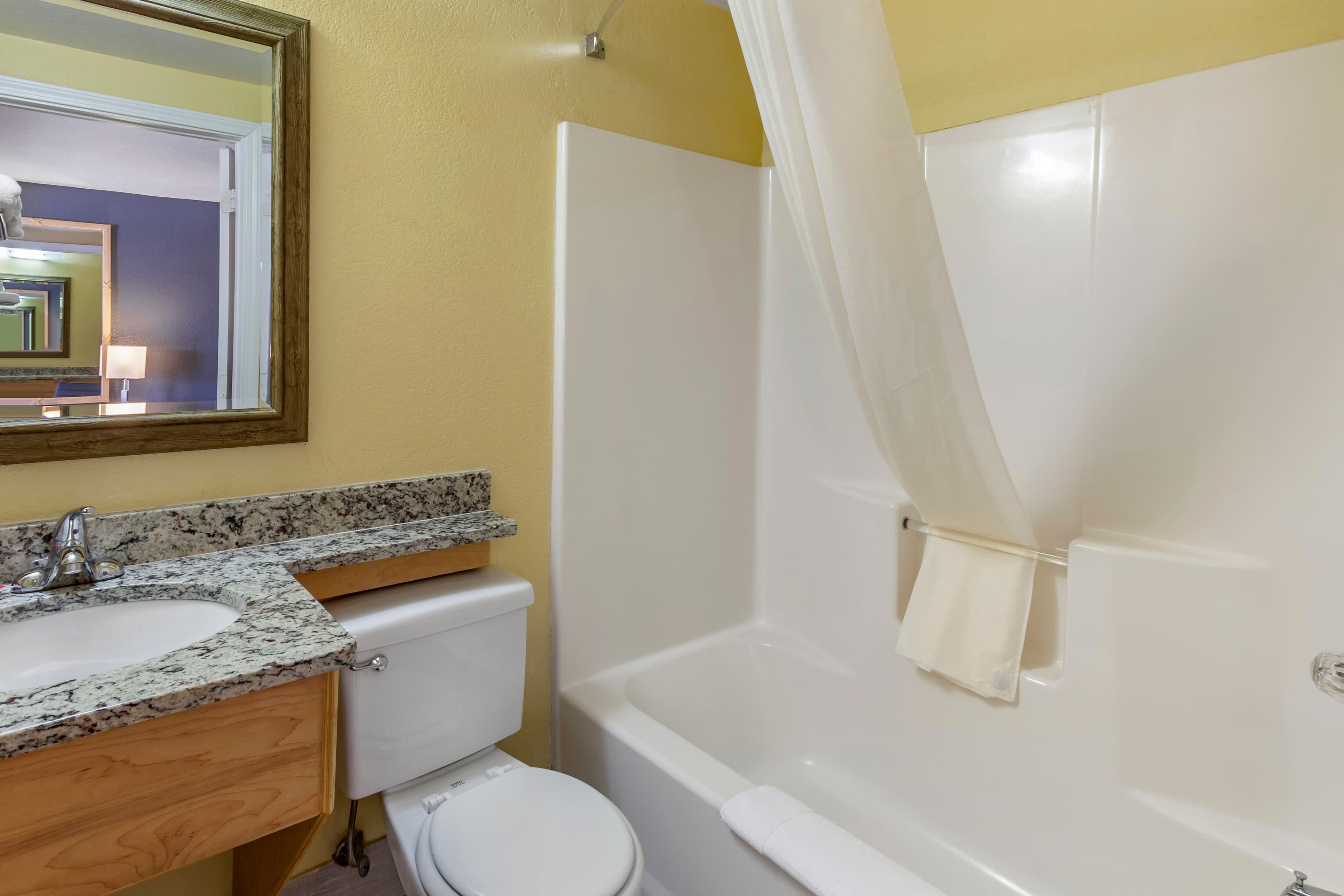 Econo Lodge Clovis — 6