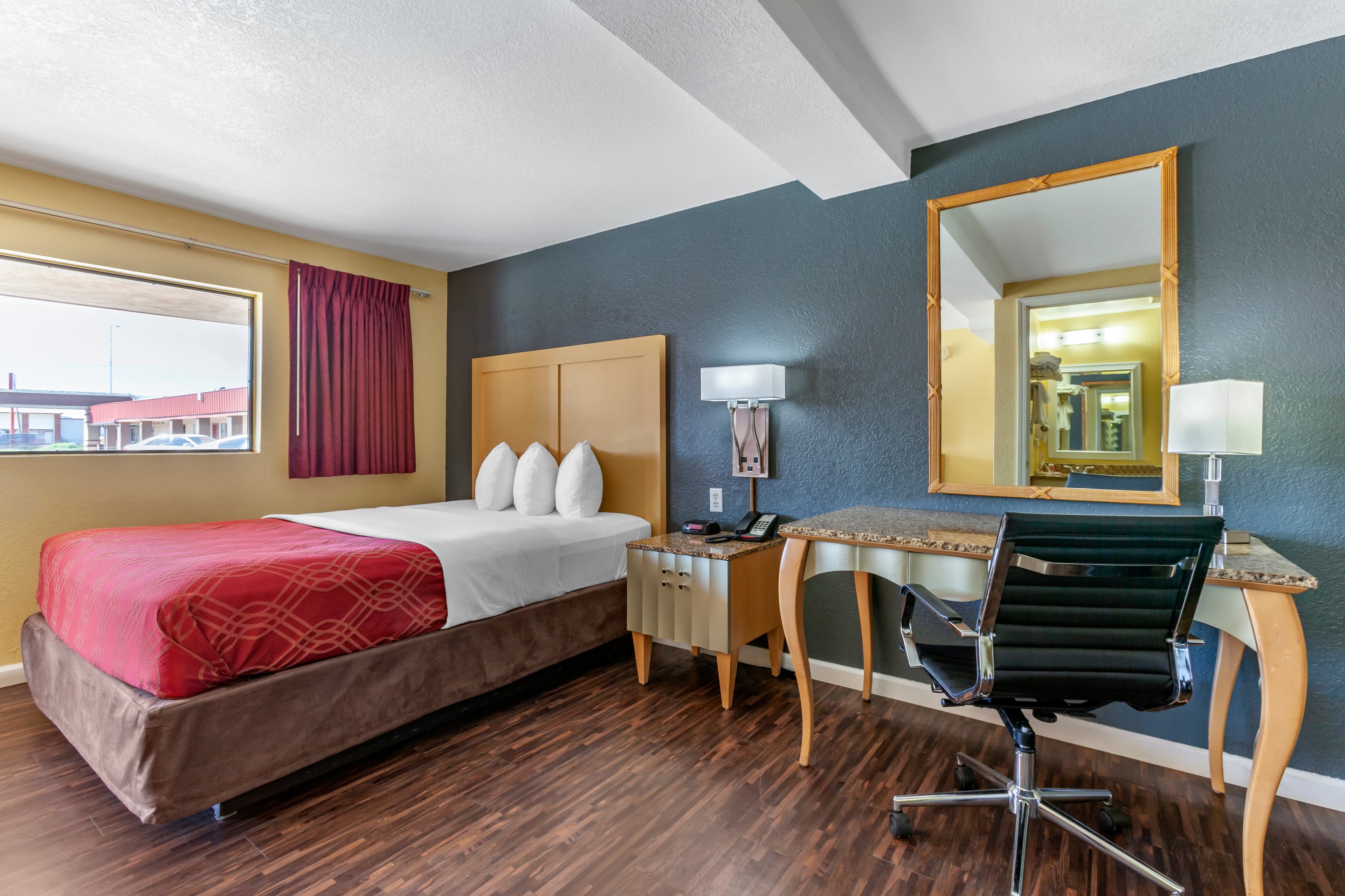 Econo Lodge Clovis — 29
