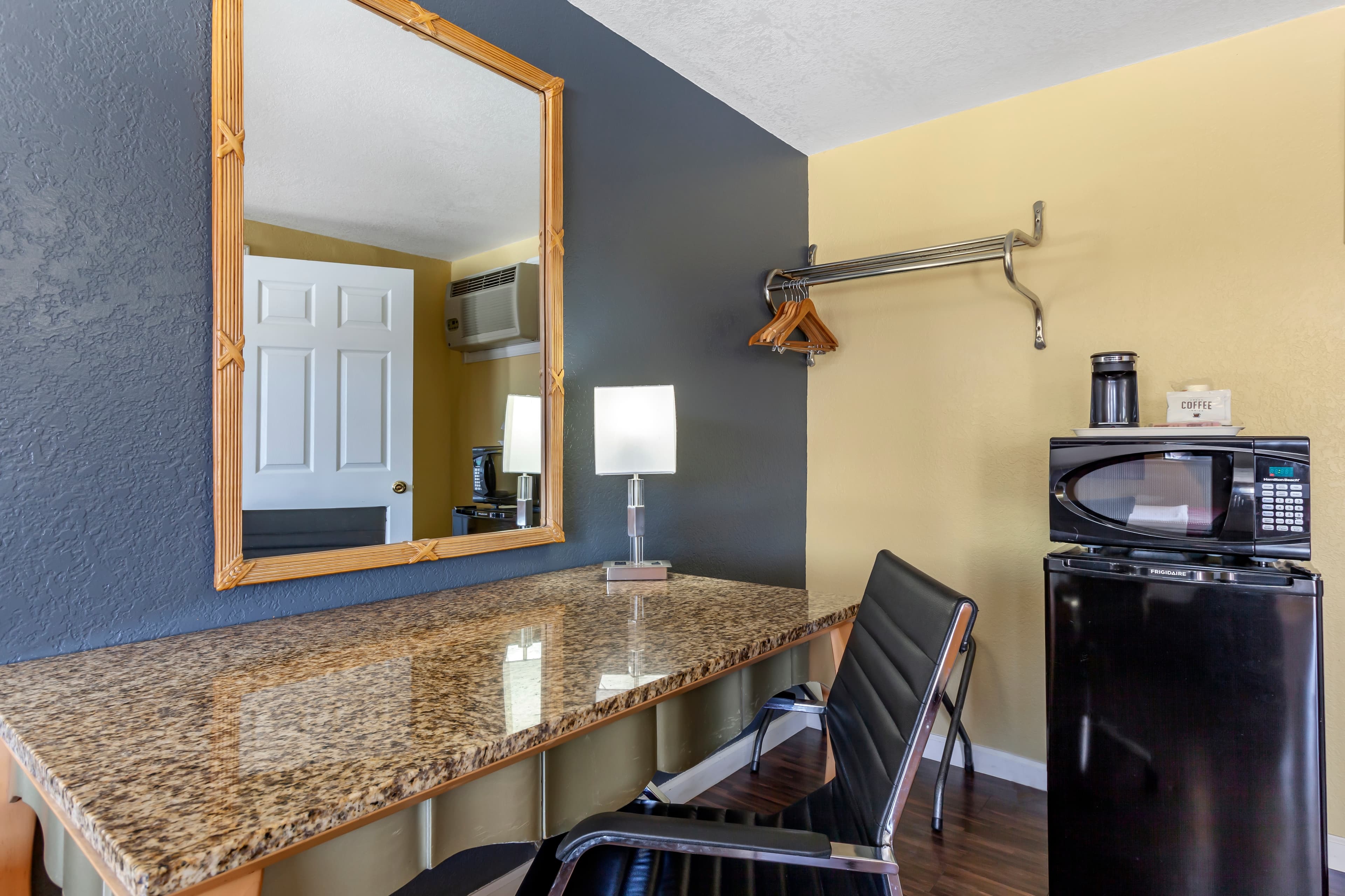 Econo Lodge Clovis — 30