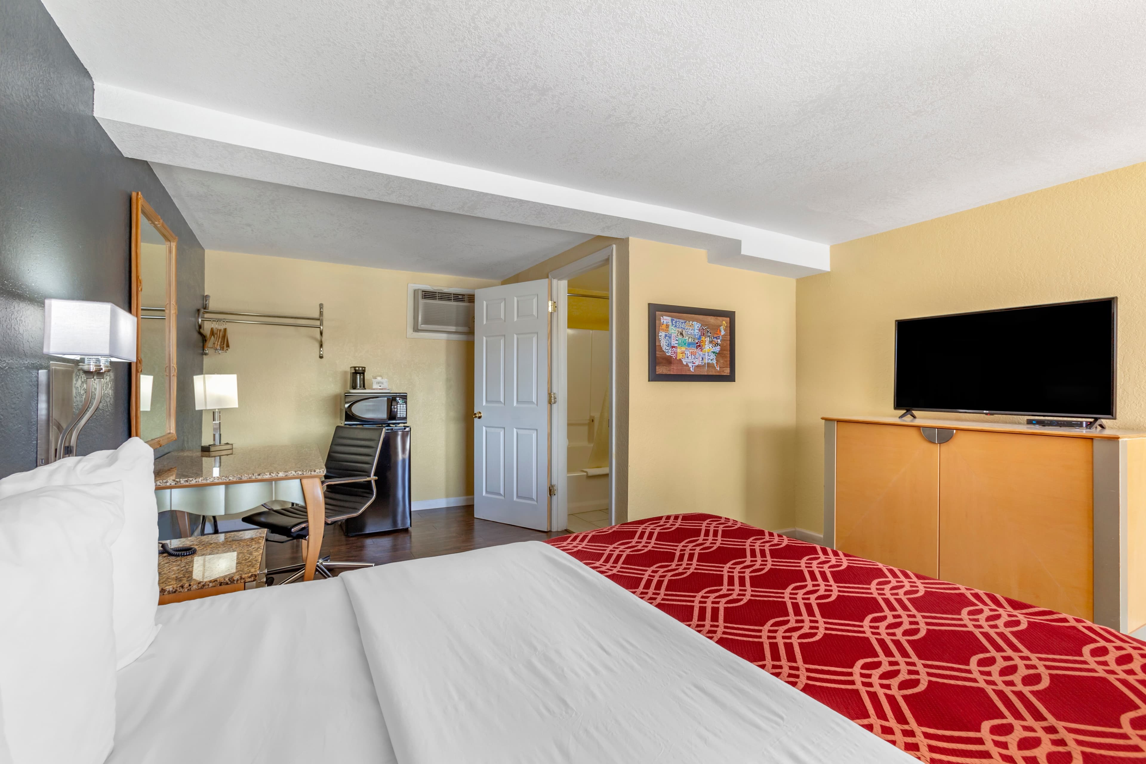 Econo Lodge Clovis — 32
