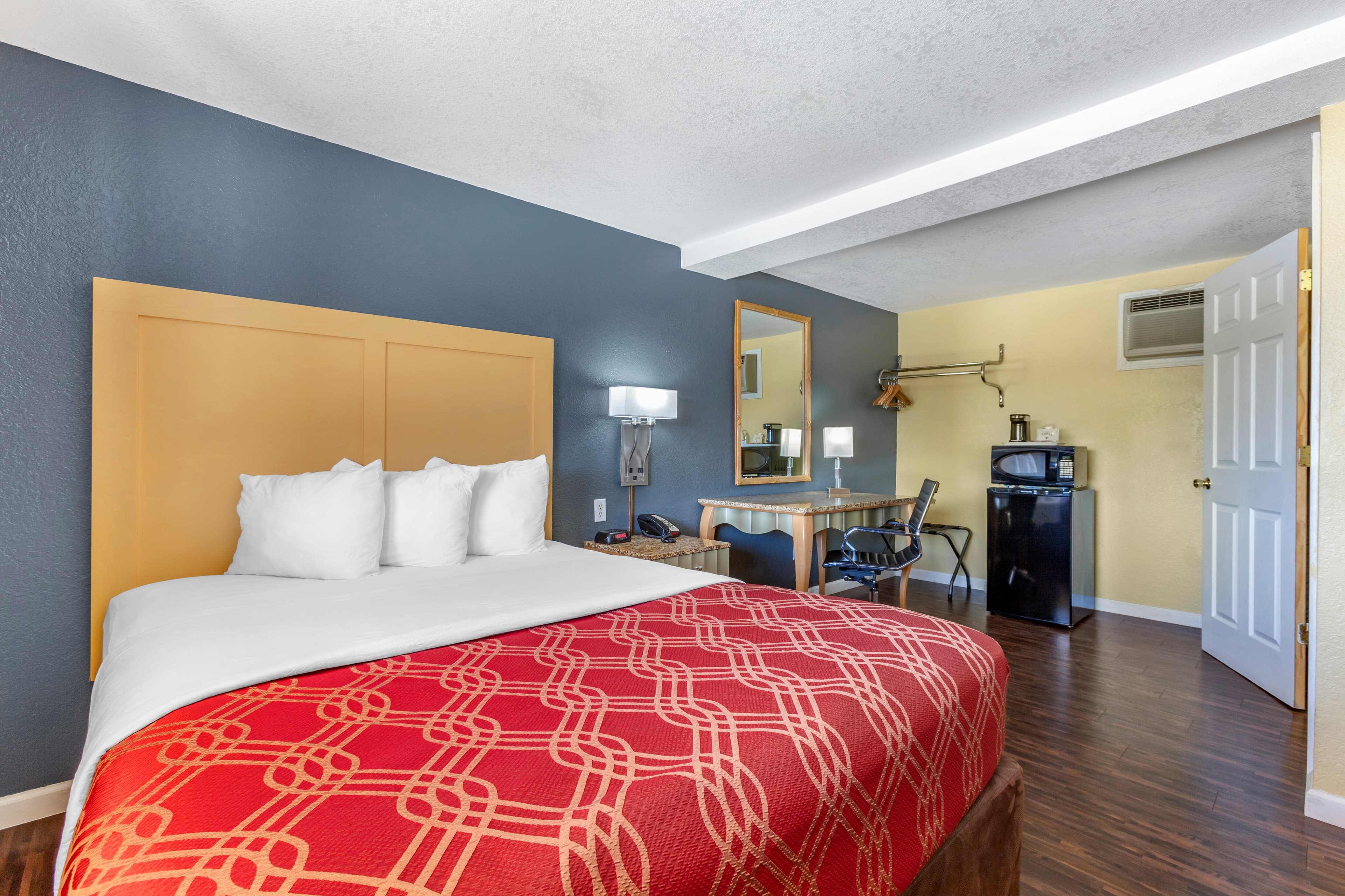 Econo Lodge Clovis — 34
